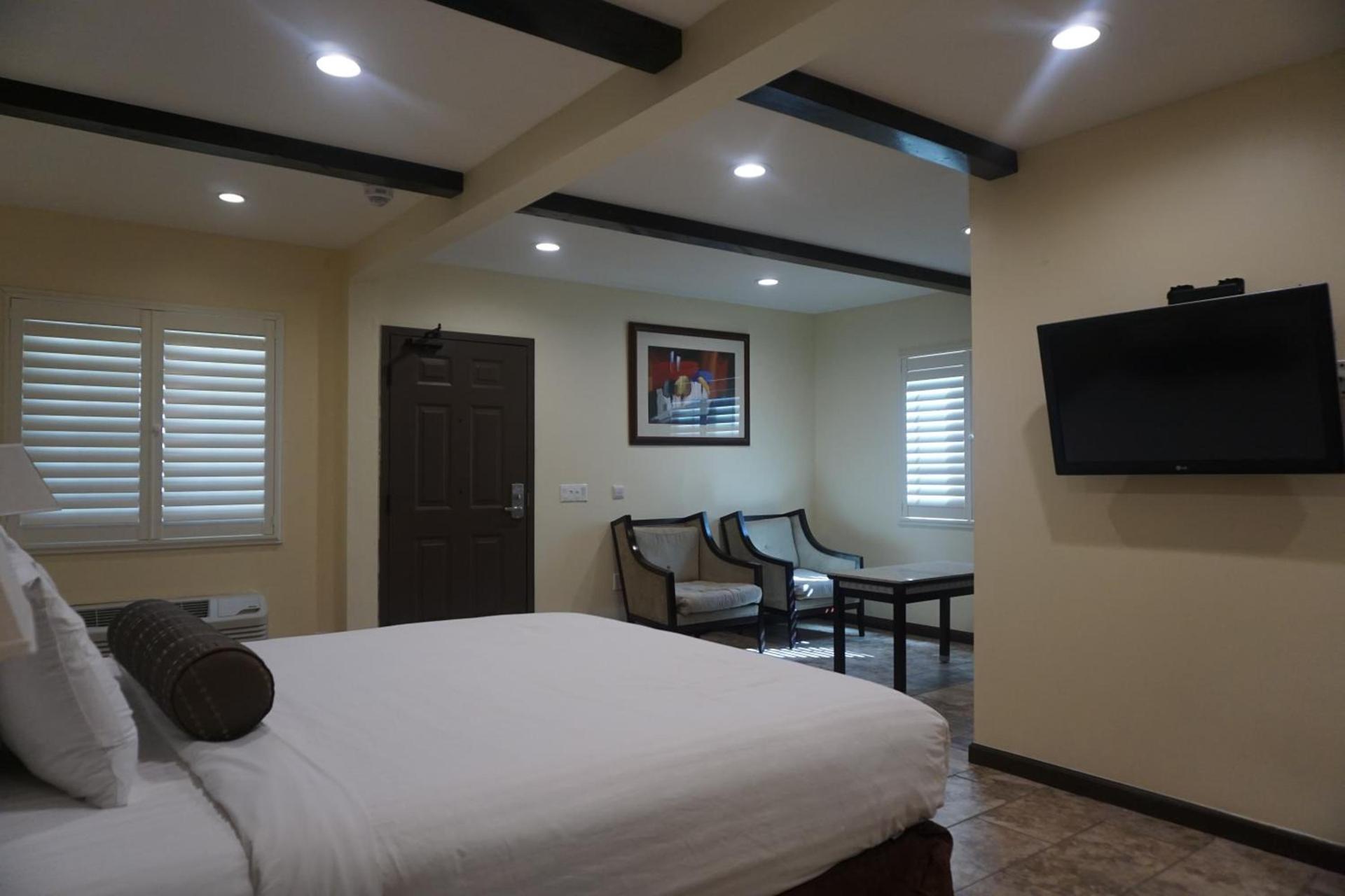 Tuscan Garden Inn photo 33