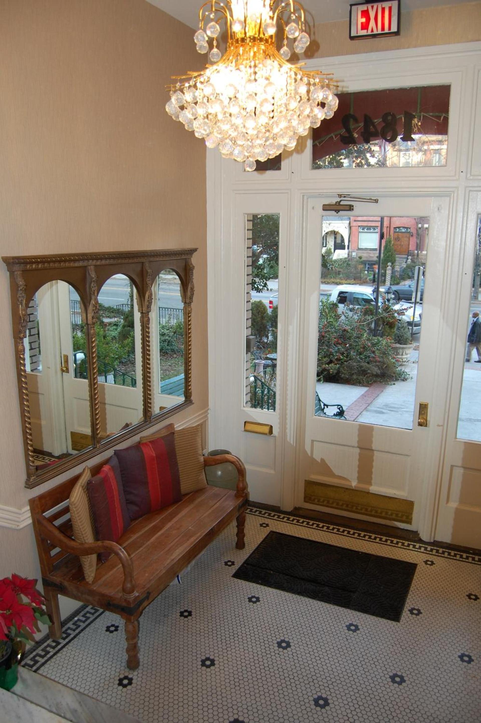 Windsor Inn Hotel photo 14