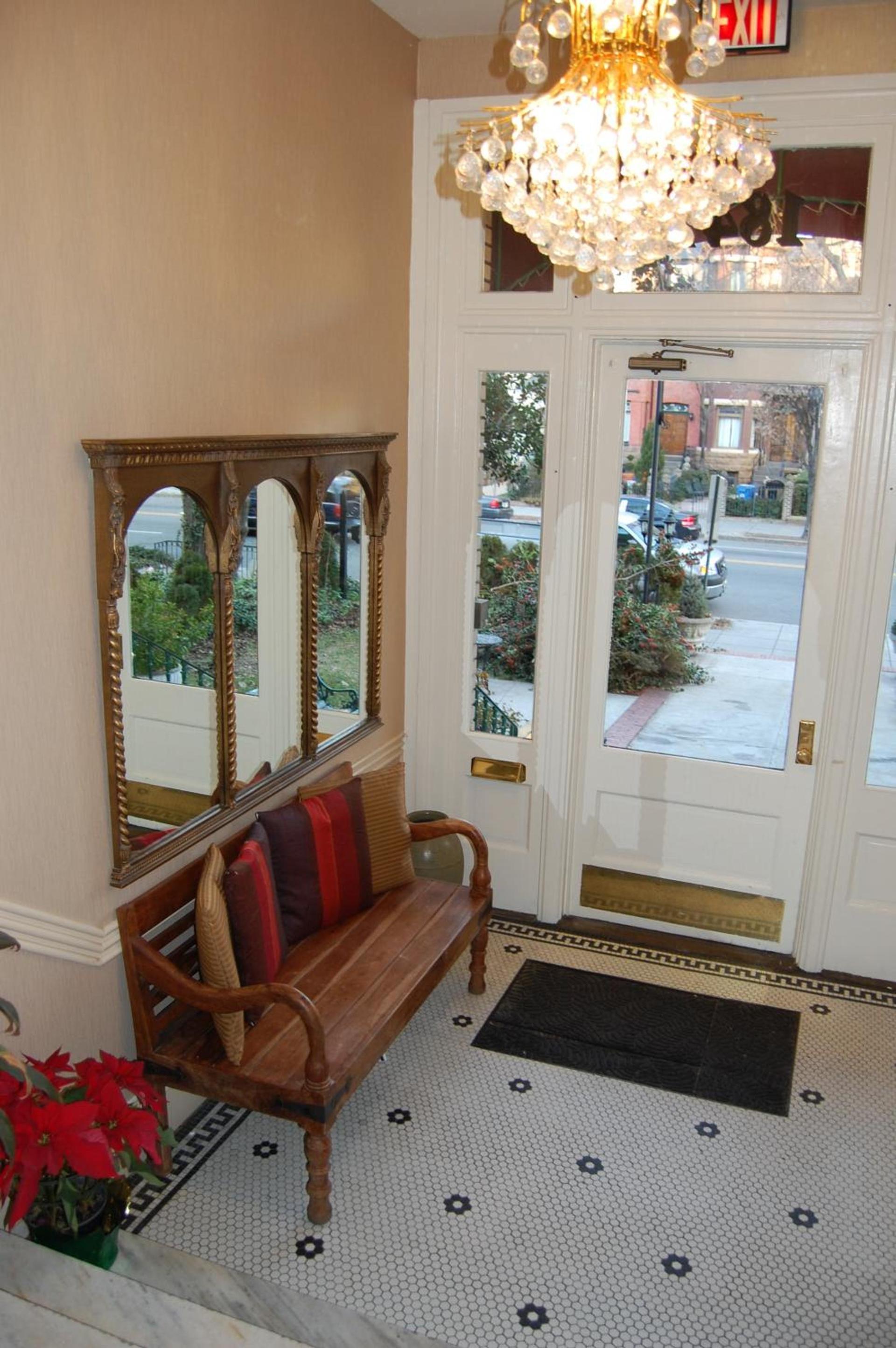 Windsor Inn Hotel photo 11