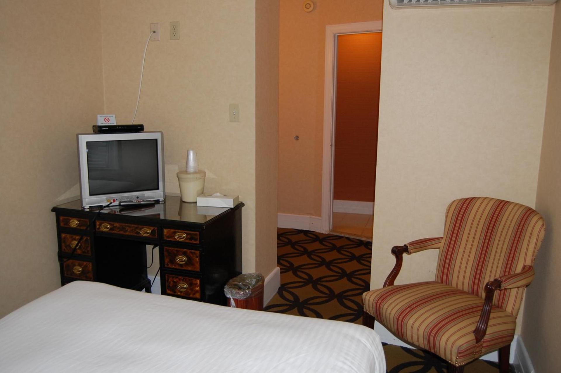 Windsor Inn Hotel photo 47