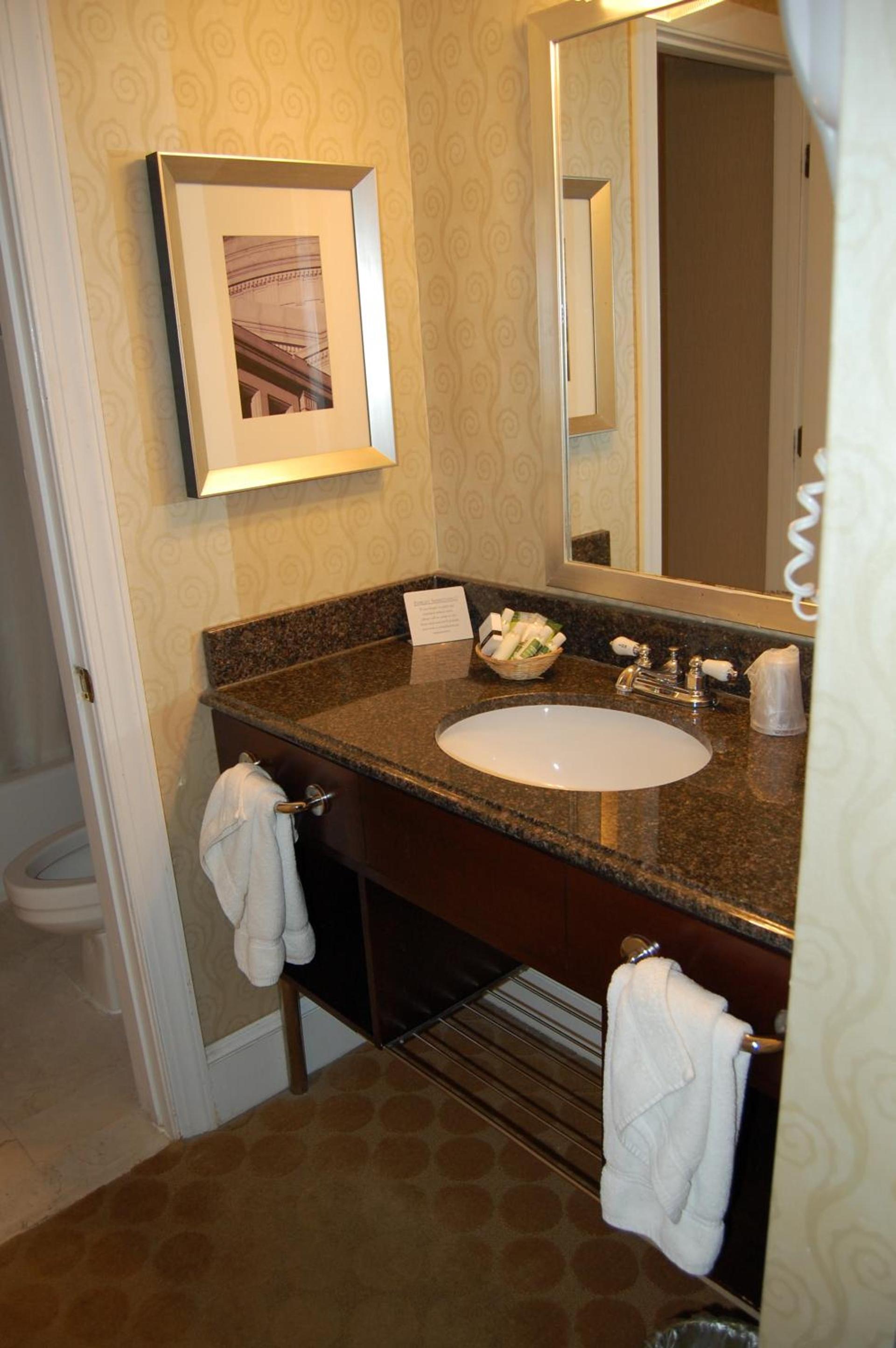 Windsor Inn Hotel photo 48