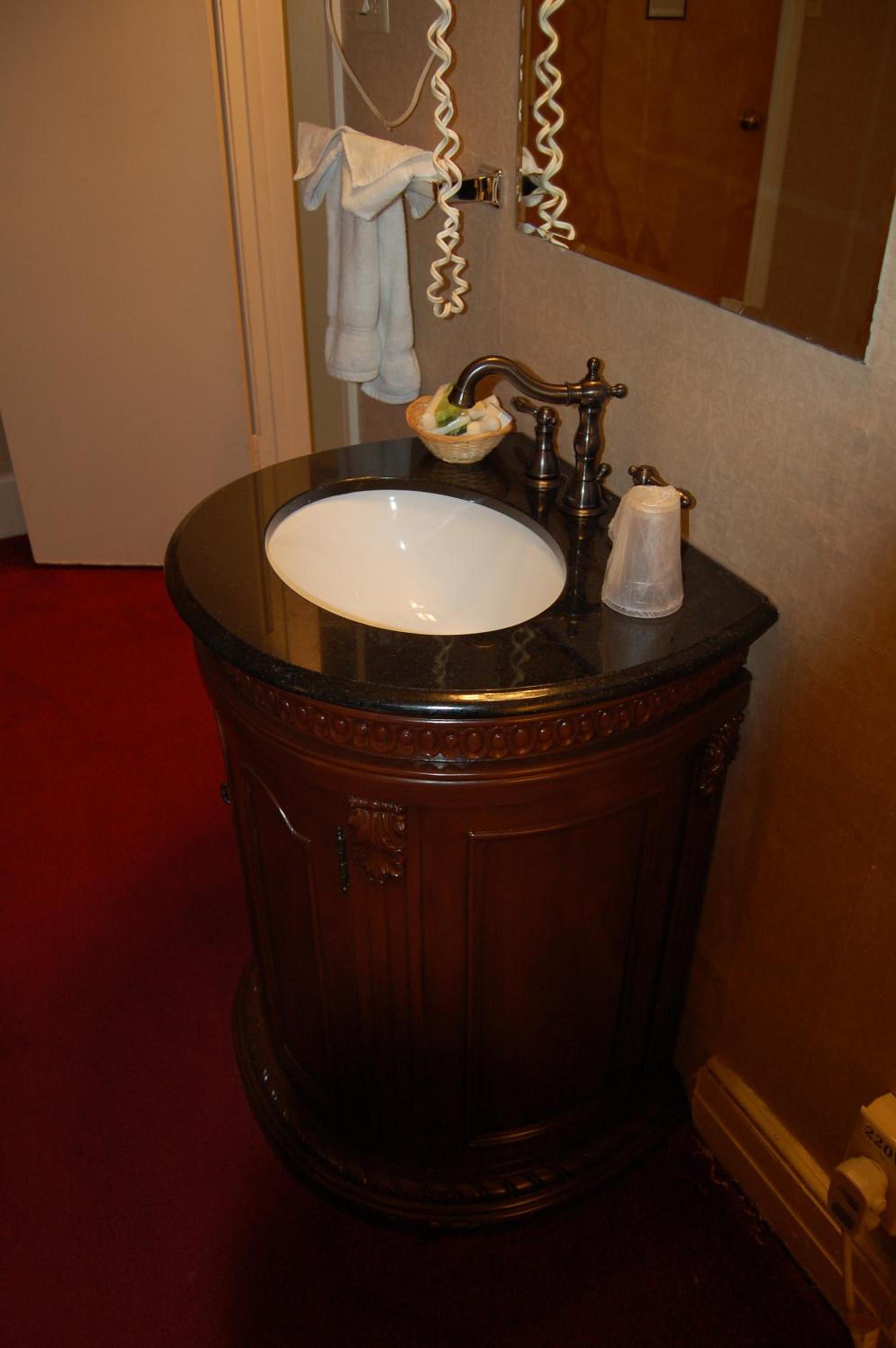 Windsor Inn Hotel photo 24