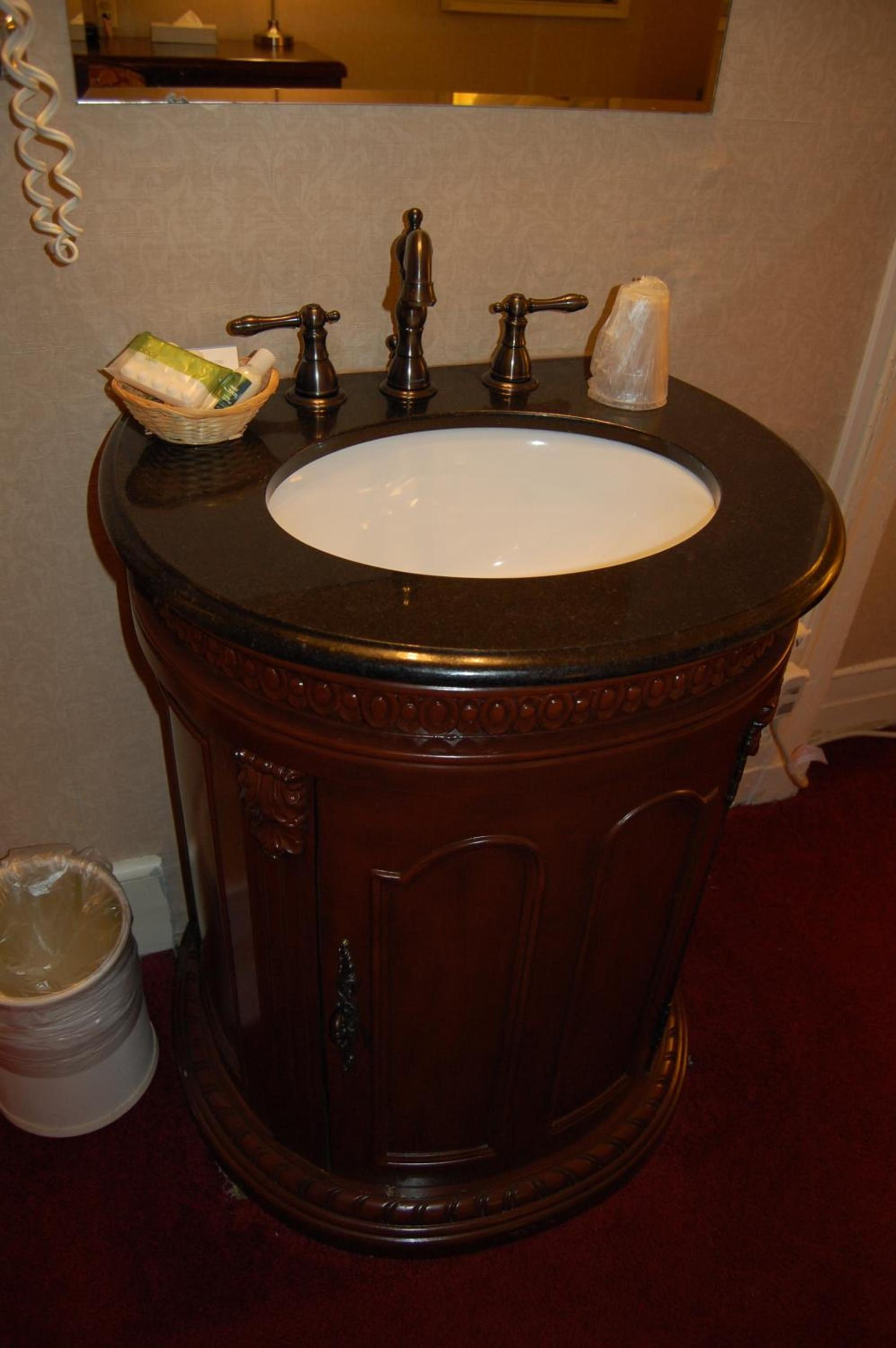 Windsor Inn Hotel photo 27