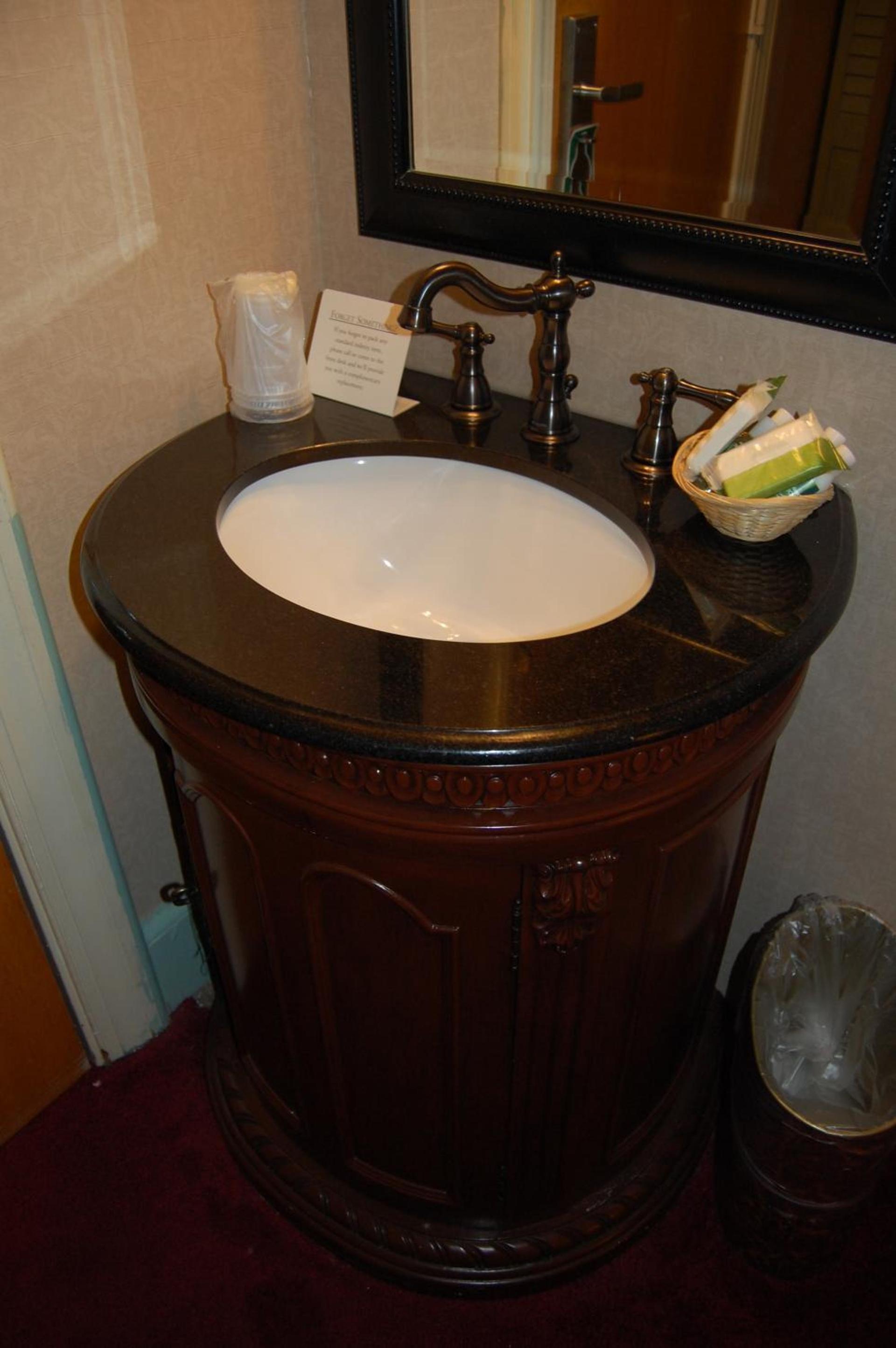 Windsor Inn Hotel photo 51