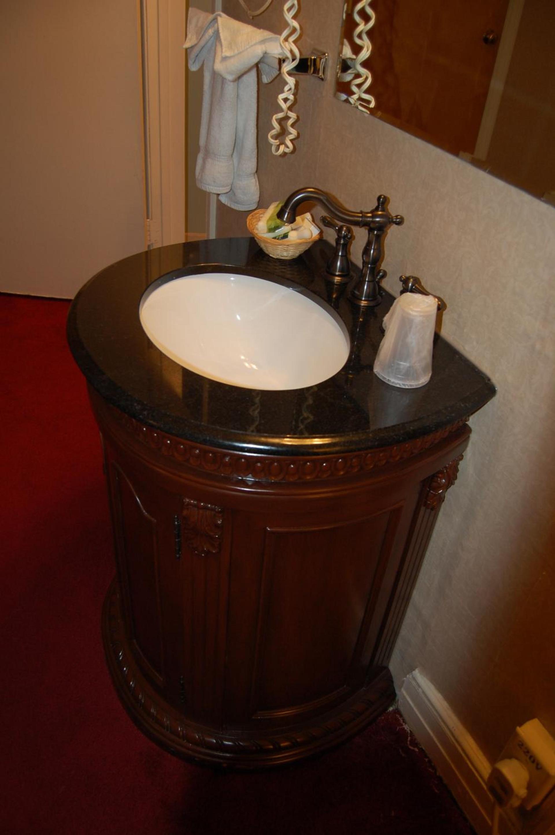 Windsor Inn Hotel photo 28