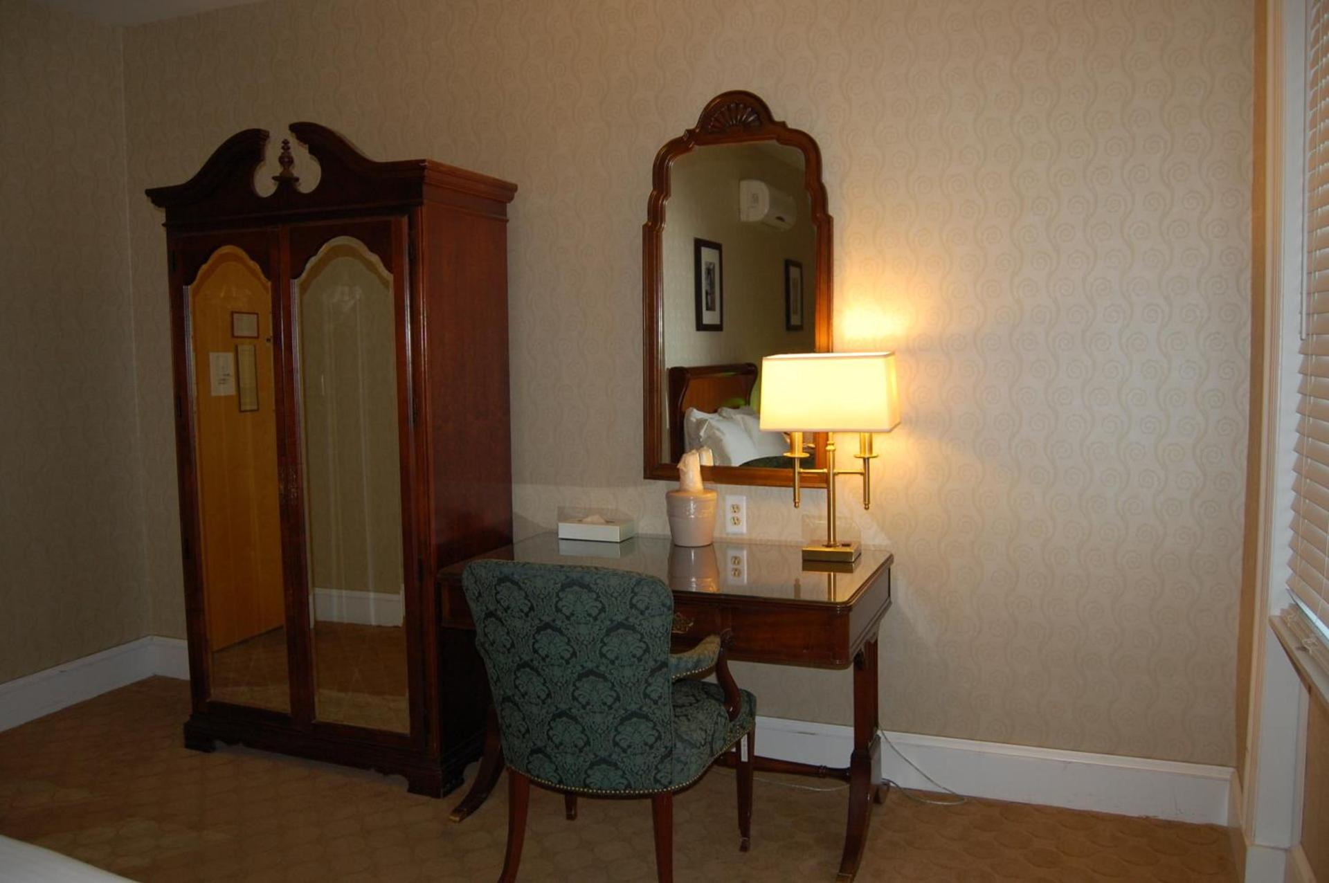 Windsor Inn Hotel photo 37