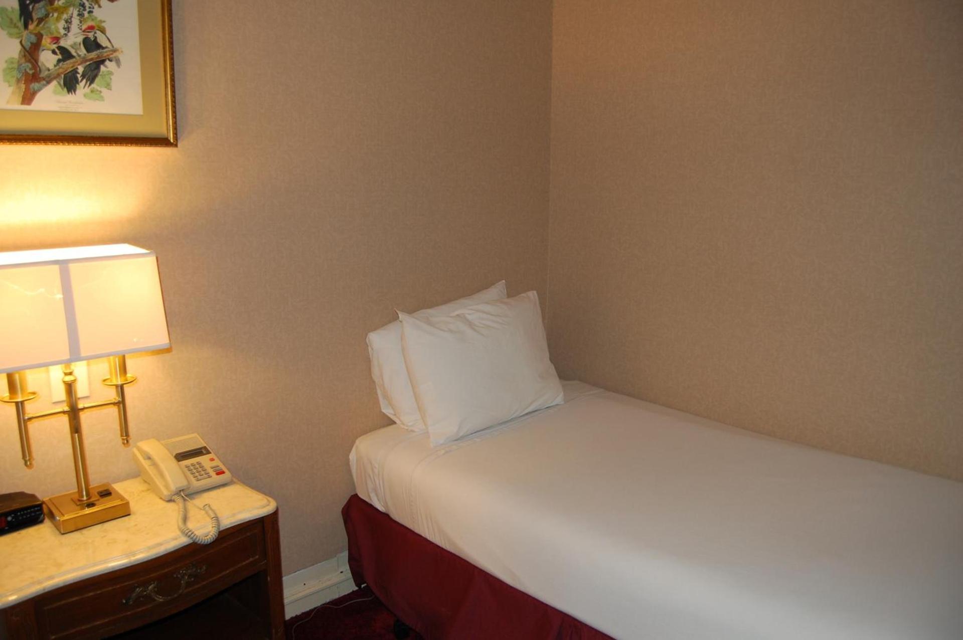 Windsor Inn Hotel photo 41
