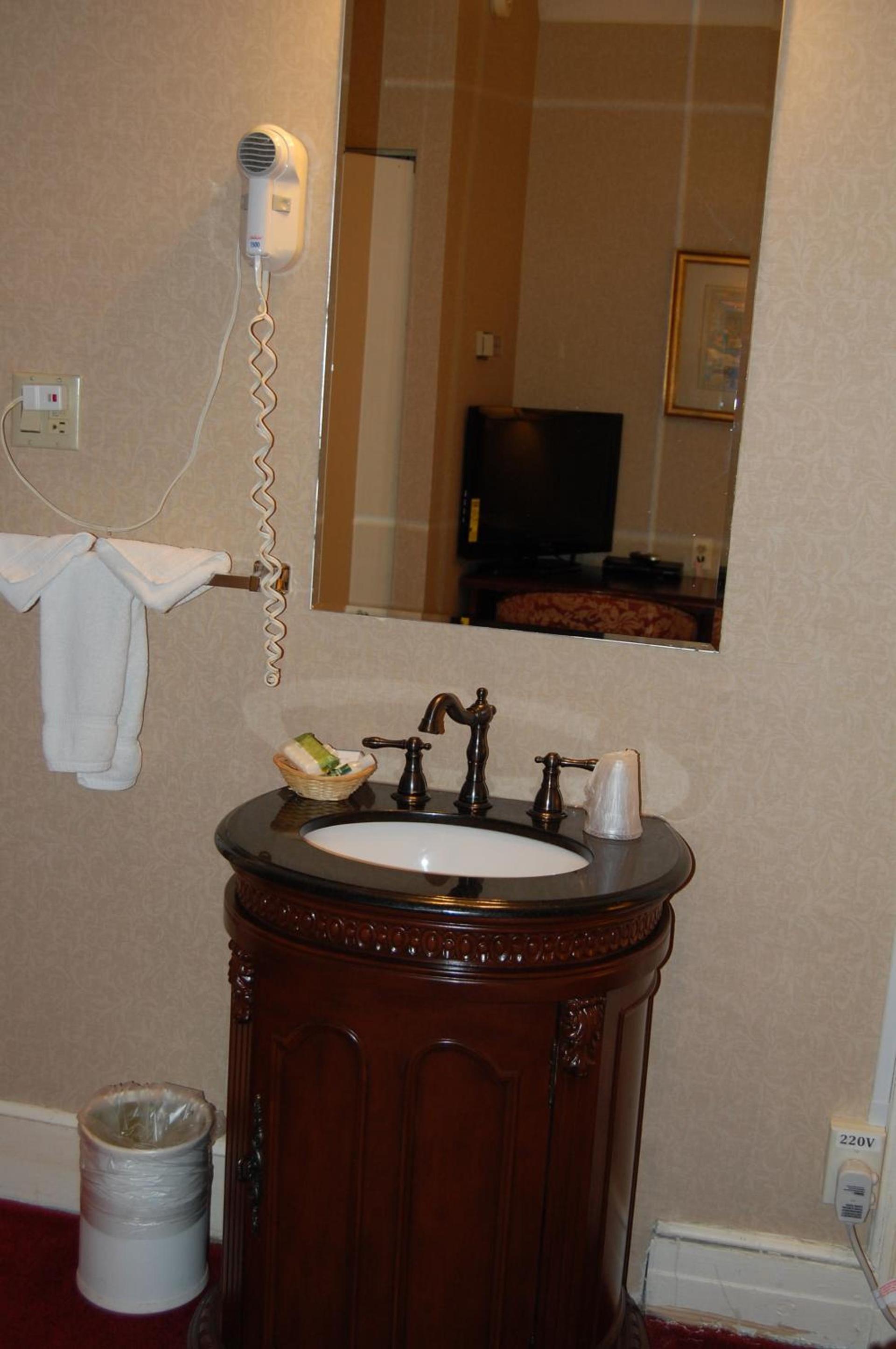 Windsor Inn Hotel photo 29