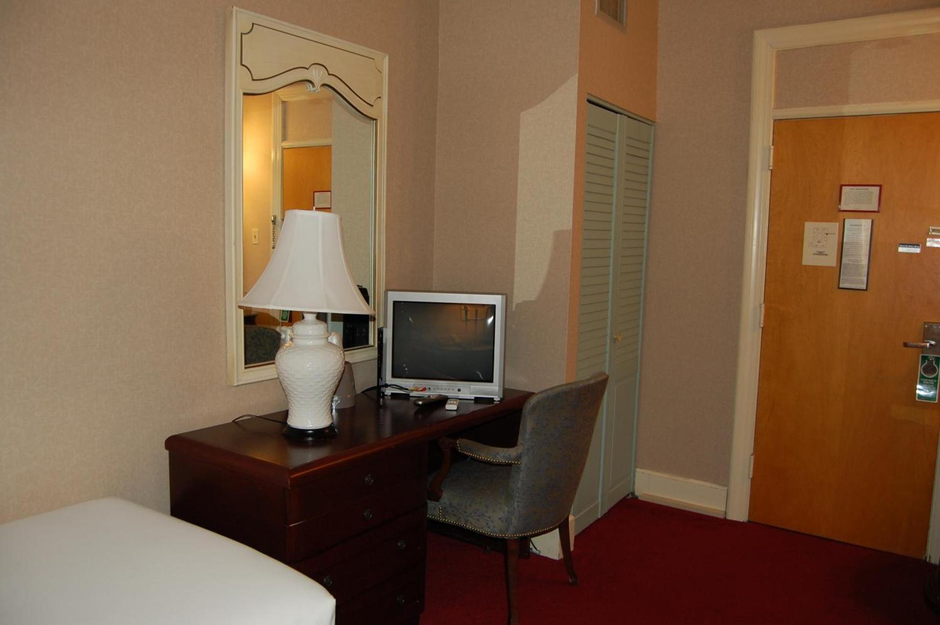 Windsor Inn Hotel photo 35