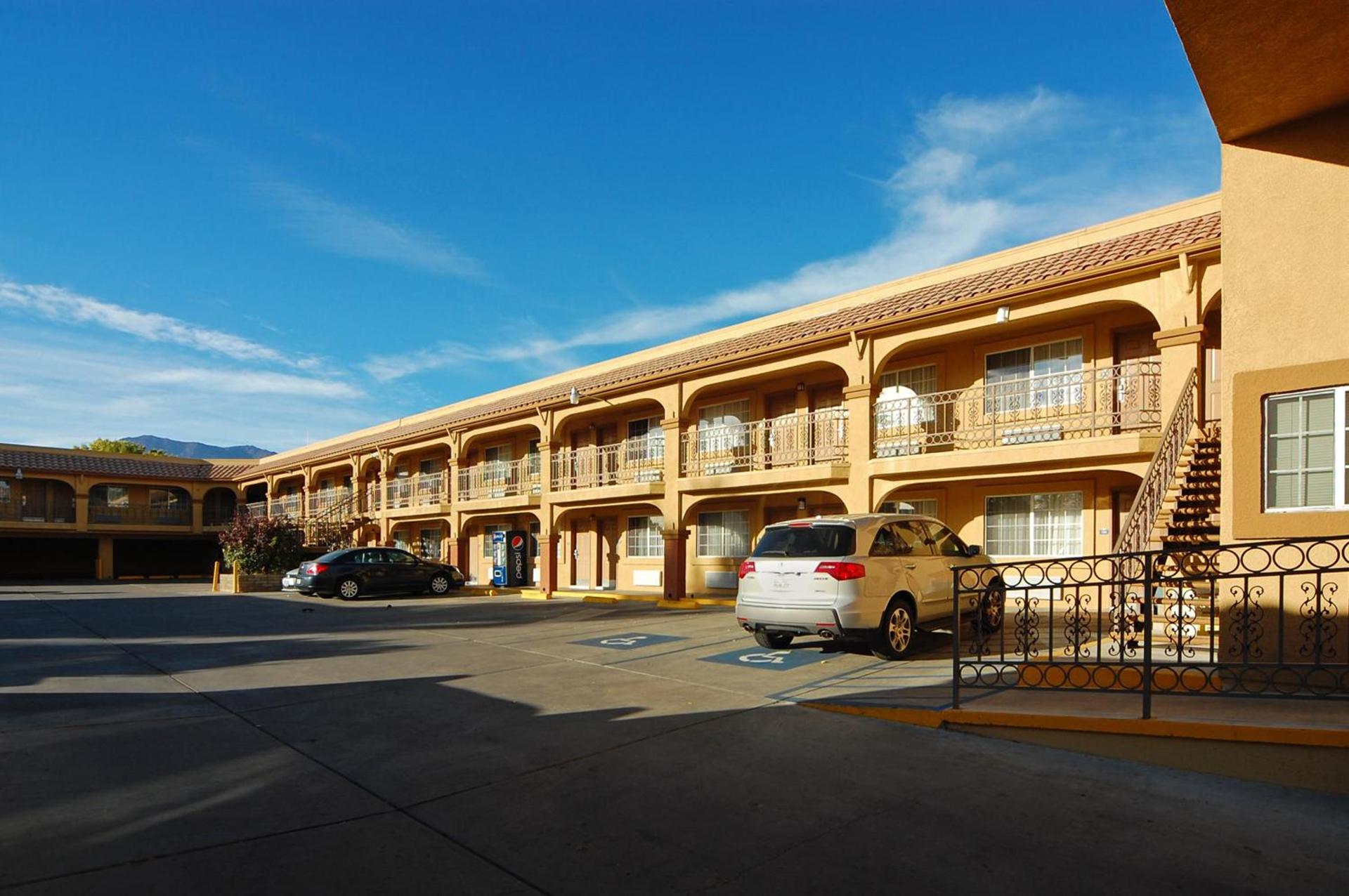 Days Inn by Wyndham Bishop photo 24