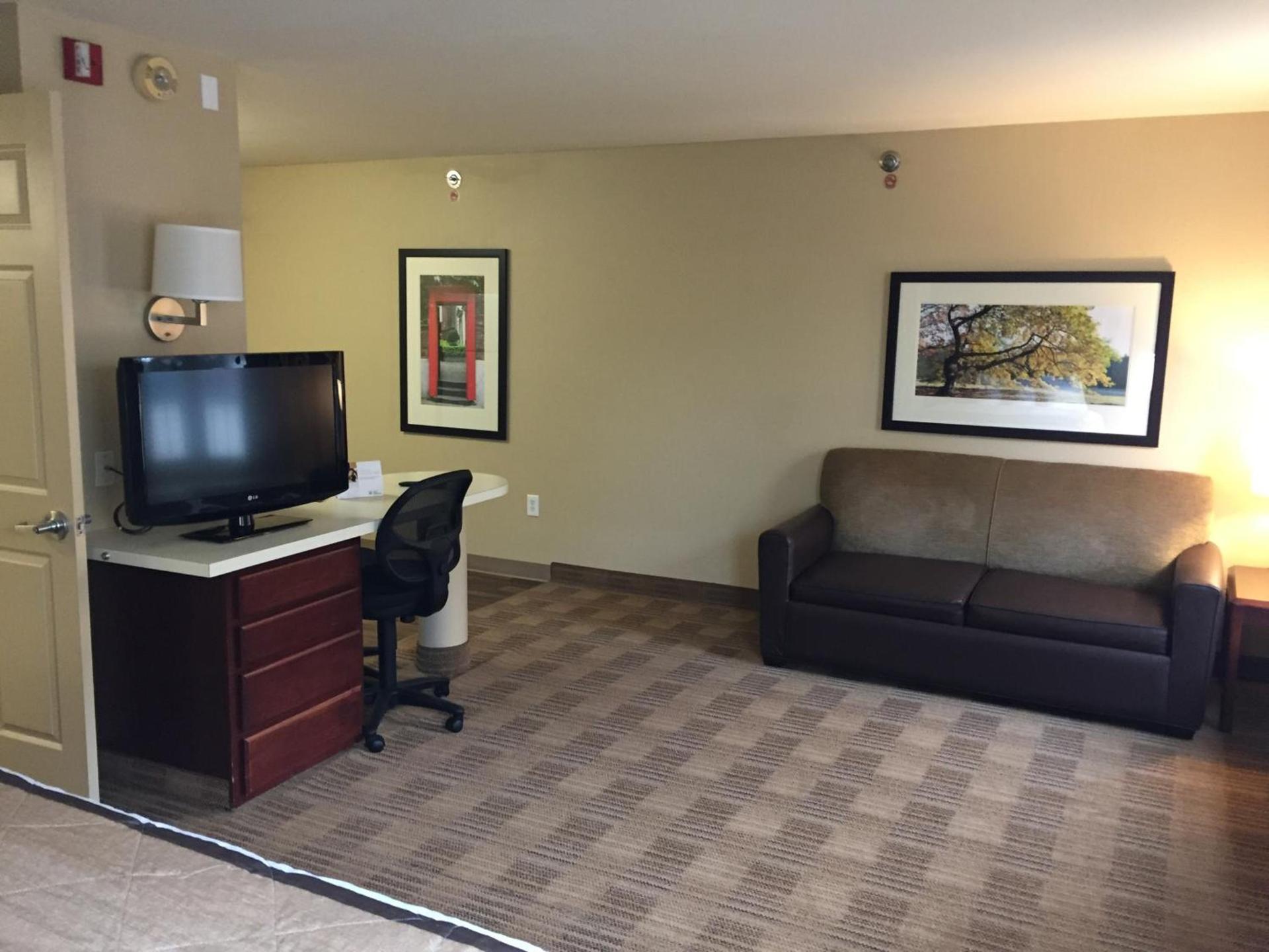 Extended Stay America Suites - Tampa - Airport - N Westshore Blvd photo 48