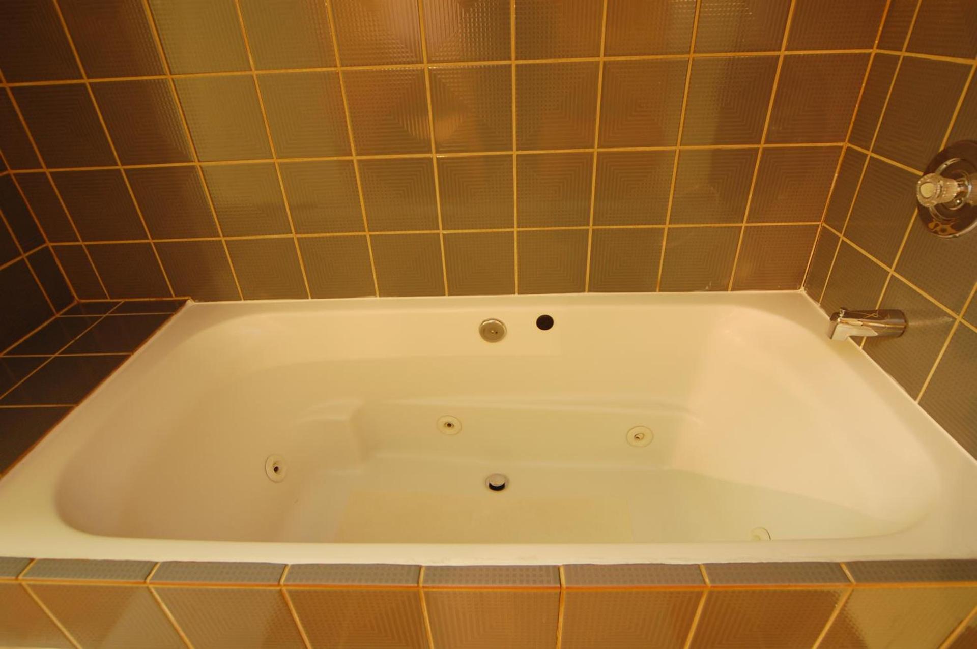 Days Inn by Wyndham Bishop photo 30