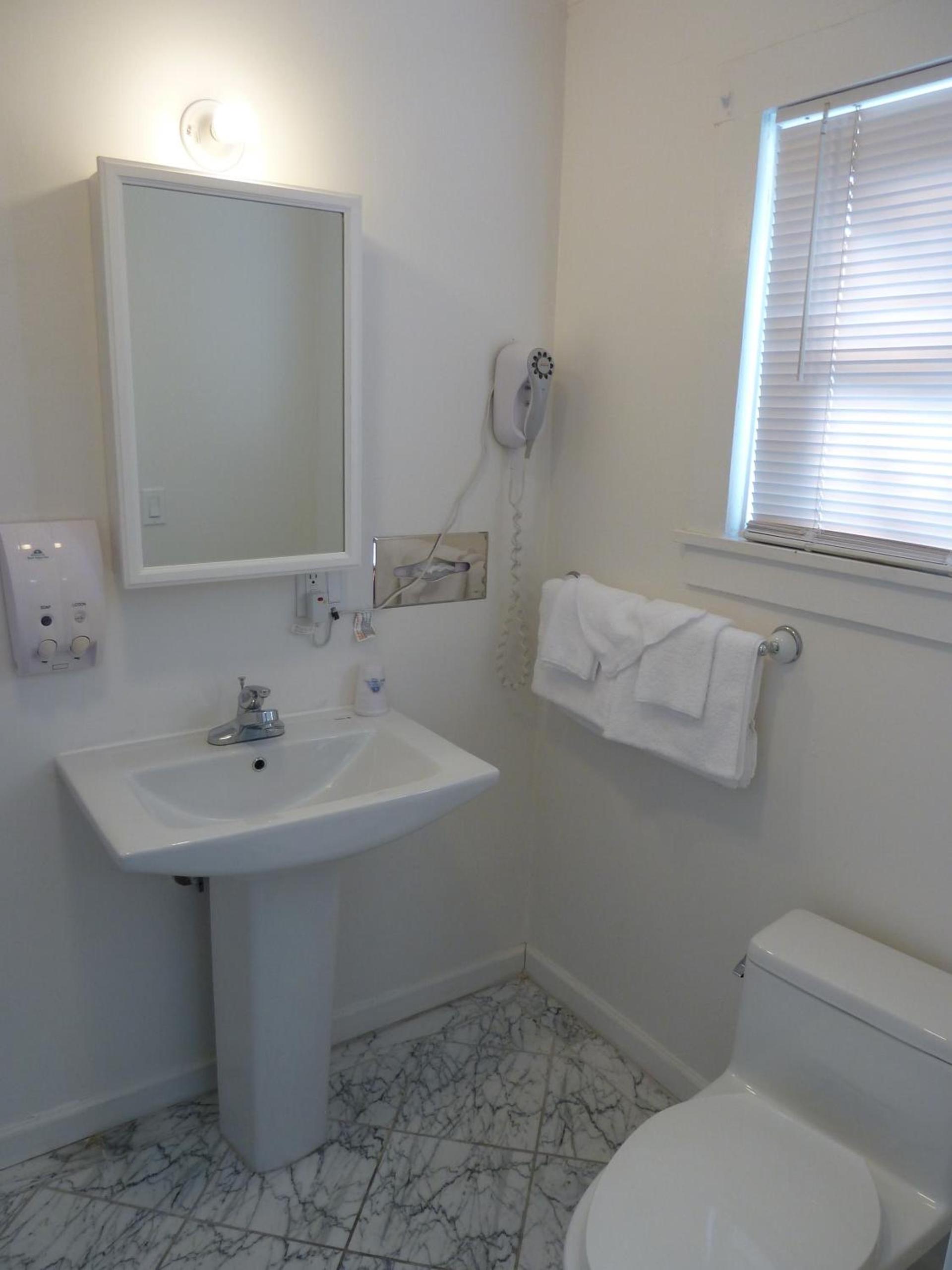 Americas Best Value Inn Royal Carriage photo 30
