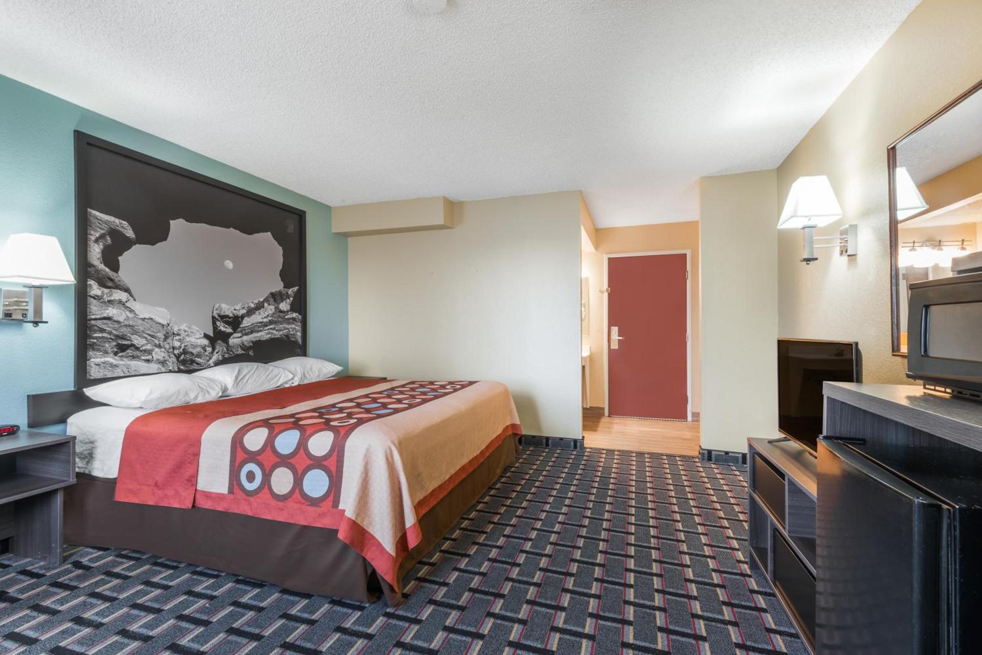 Super 8 by Wyndham Henderson North East Denver photo 27
