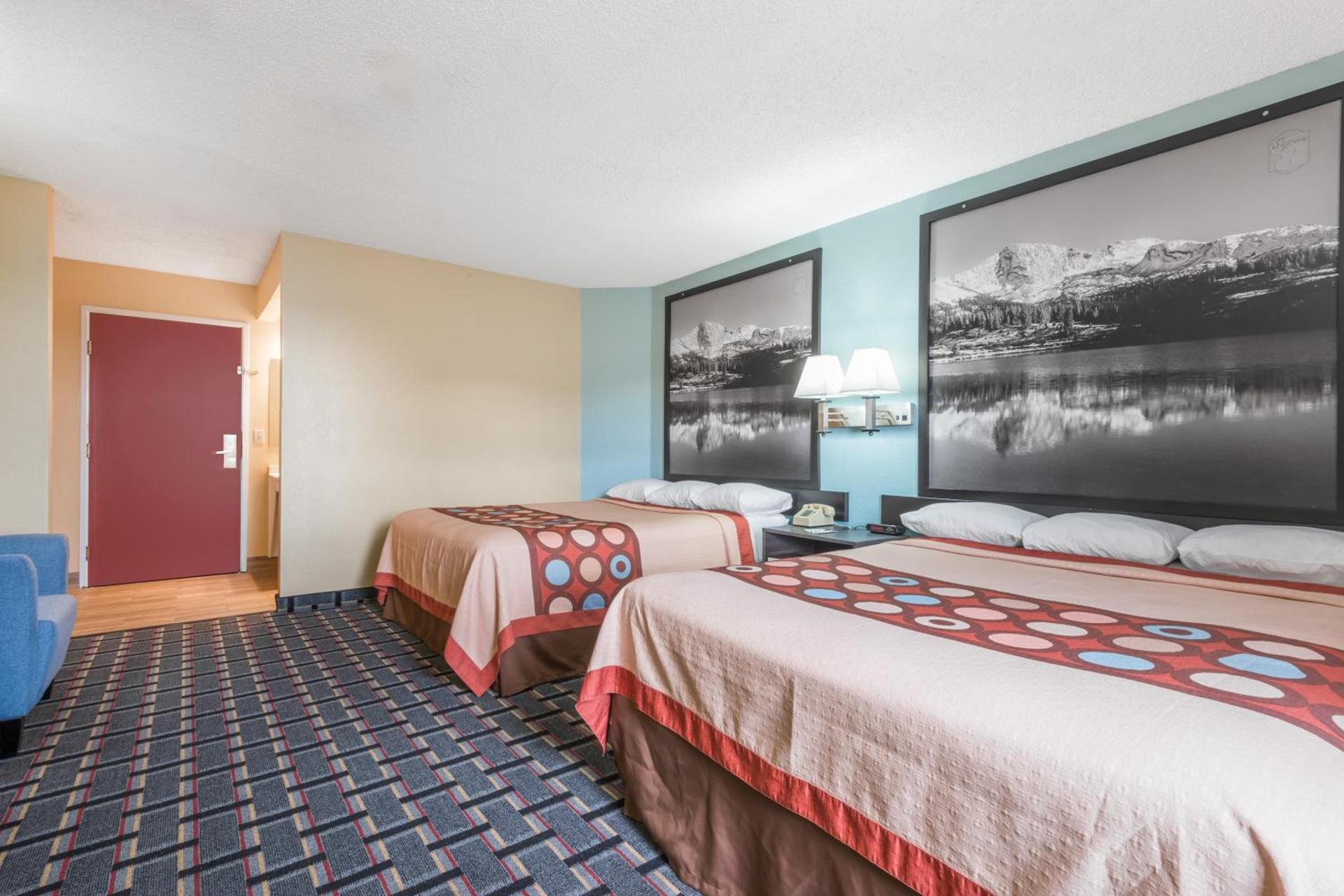Super 8 by Wyndham Henderson North East Denver photo 24