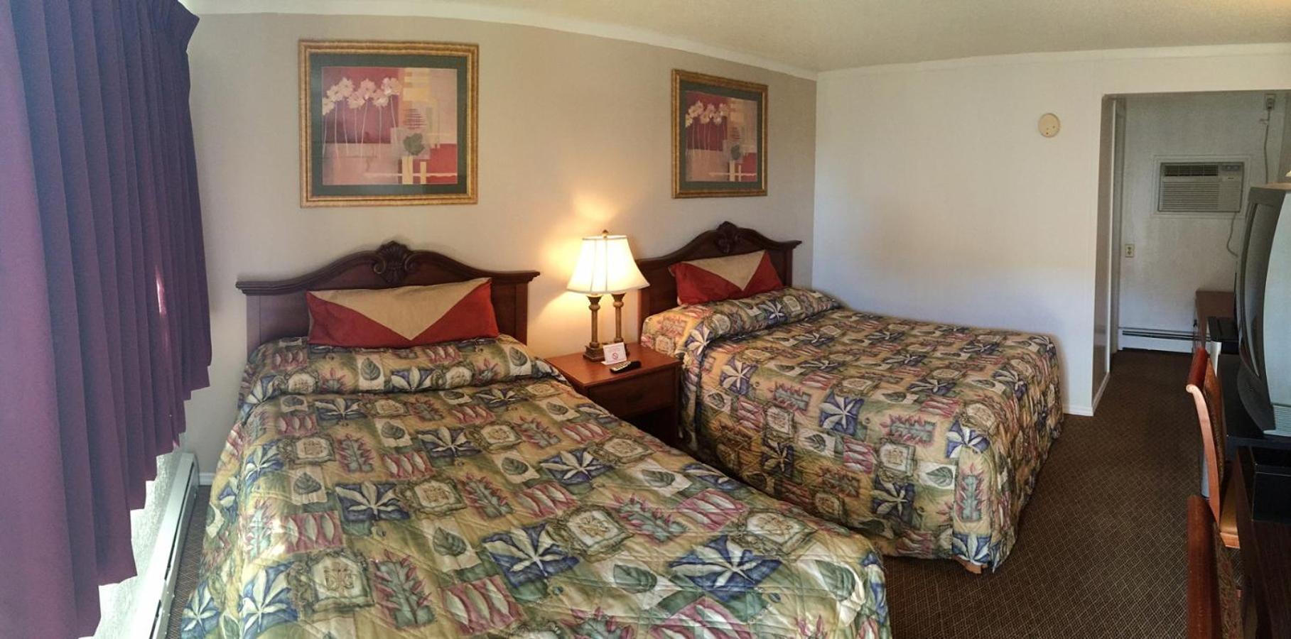 Economy Inn Bloomington photo 10