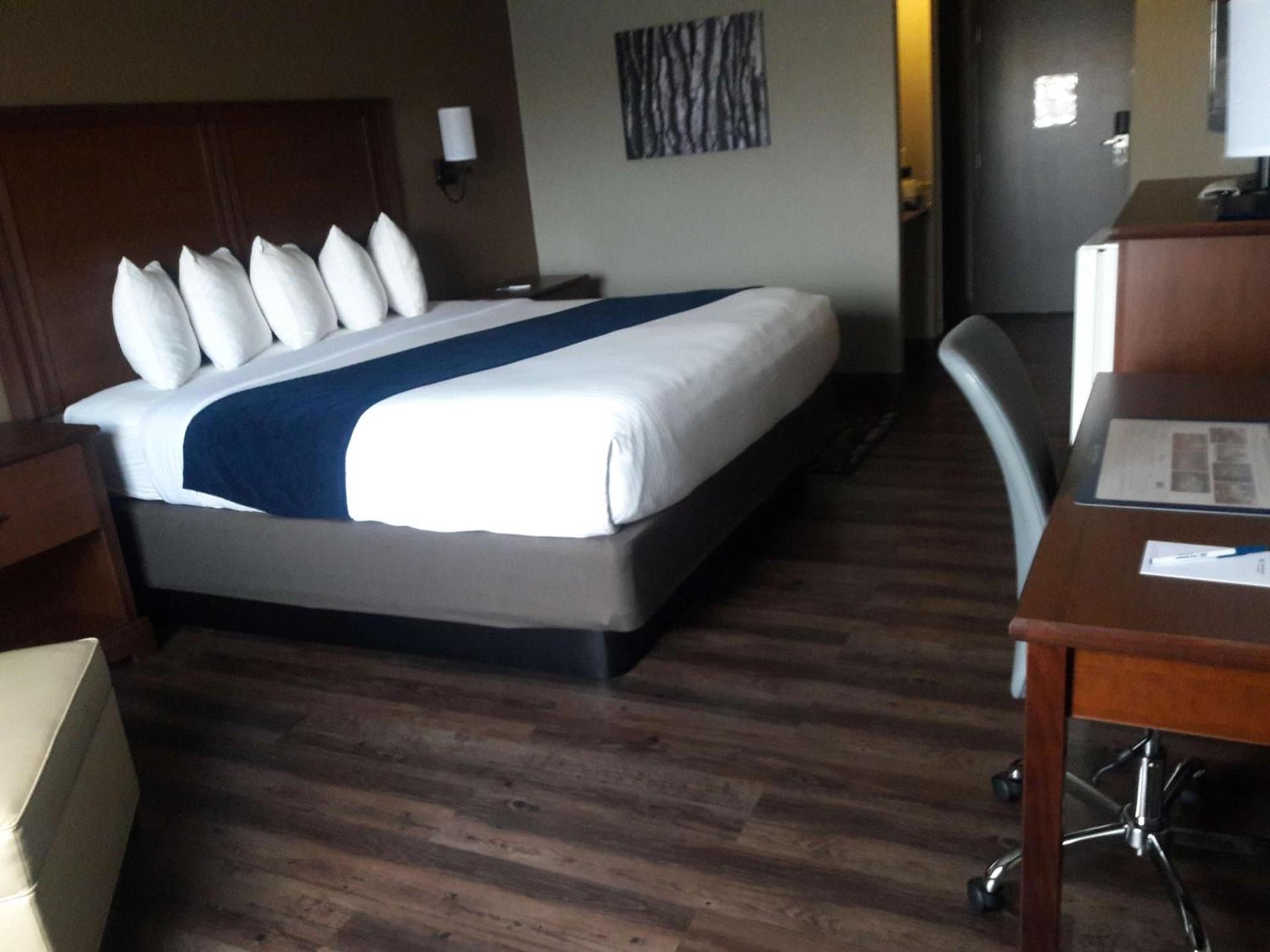 Best Western Woodburn Inn photo 2