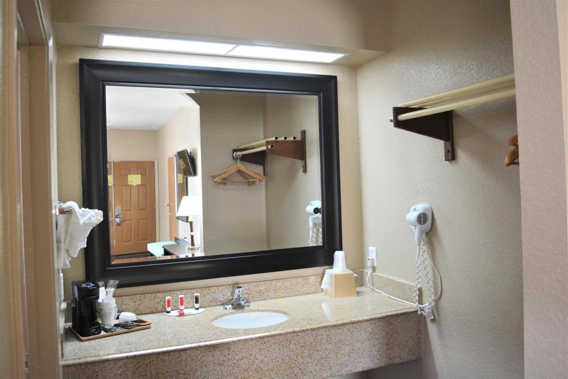 Super 8 by Wyndham Galveston photo 29