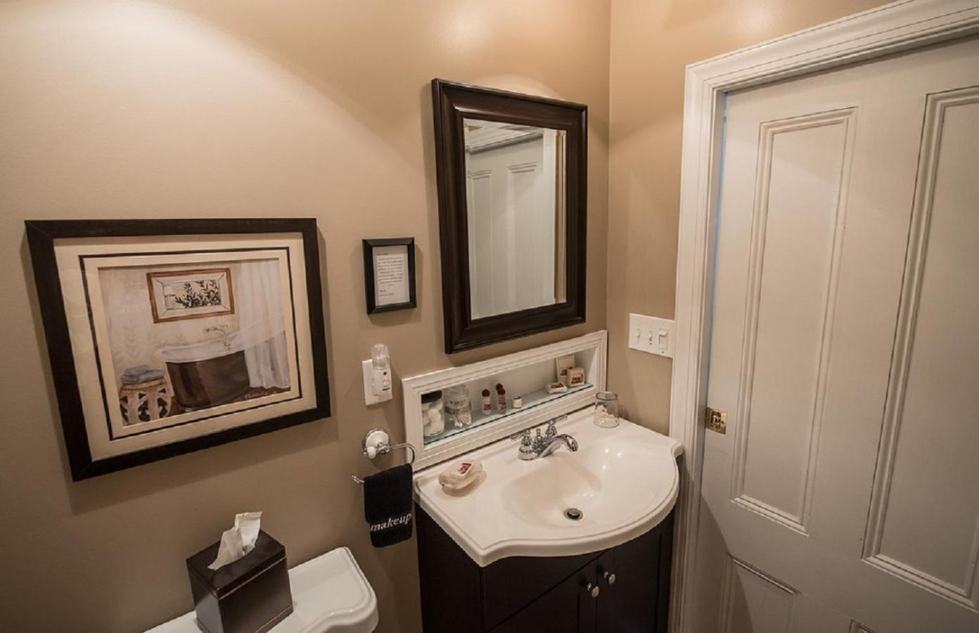 Saltair Inn Waterfront B&B photo 34