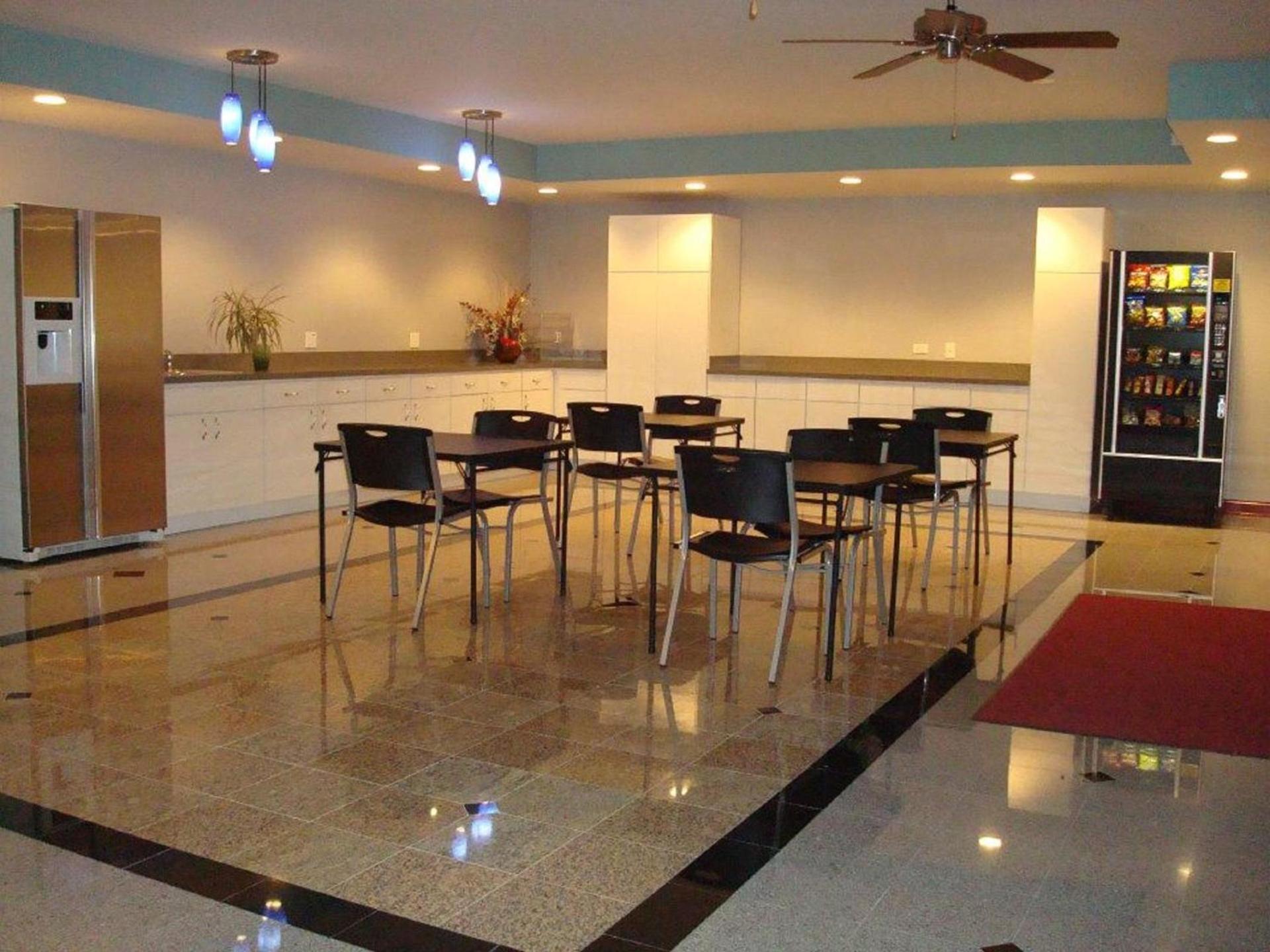 O'Hare Inn & Suites photo 3