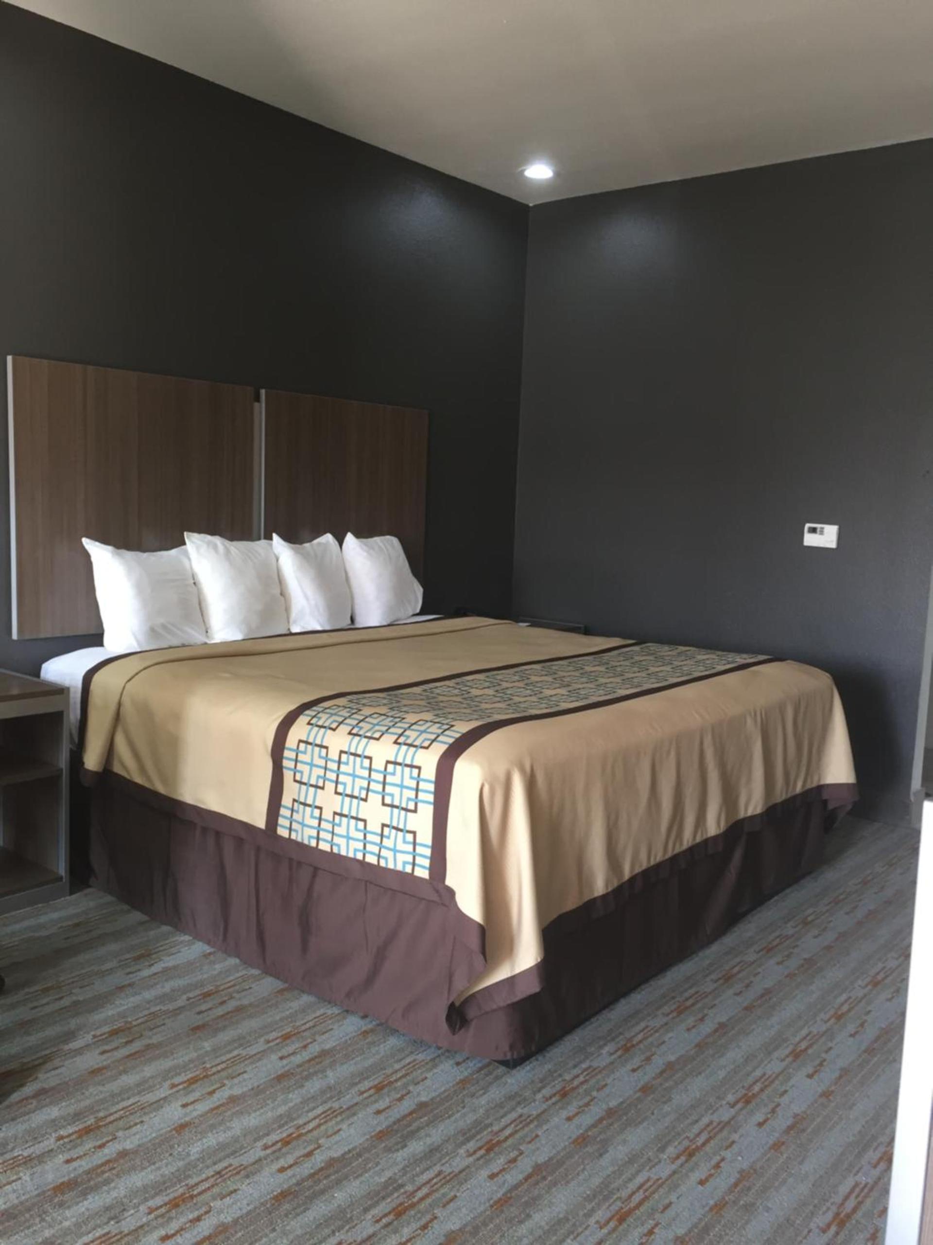 Scottish Inn & Suites - Conroe photo 6