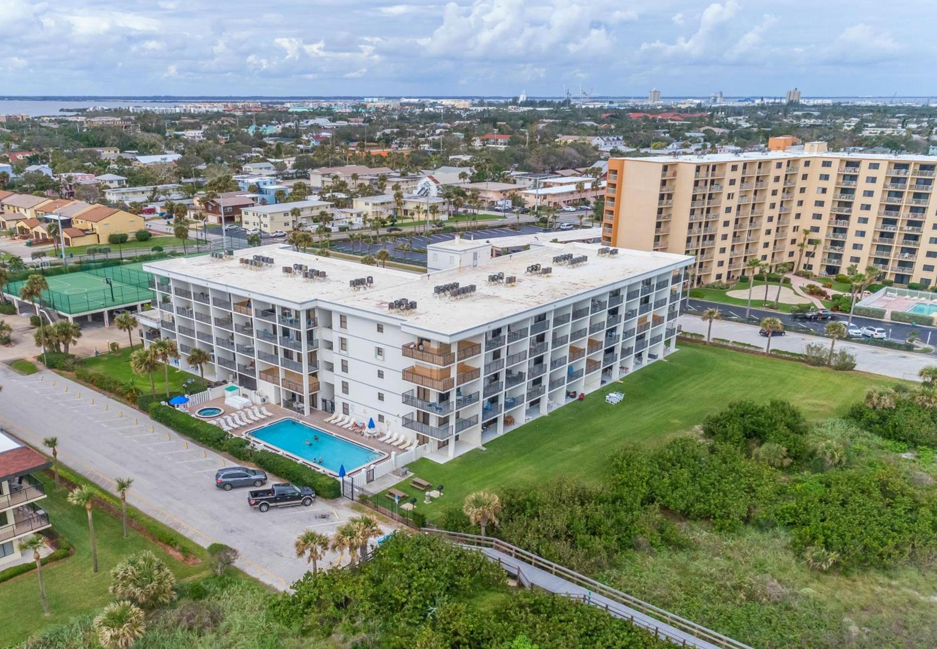 Cape Winds - Oceanfront Pool, Tennis & Sauna Condos near Port Canaveral photo 5