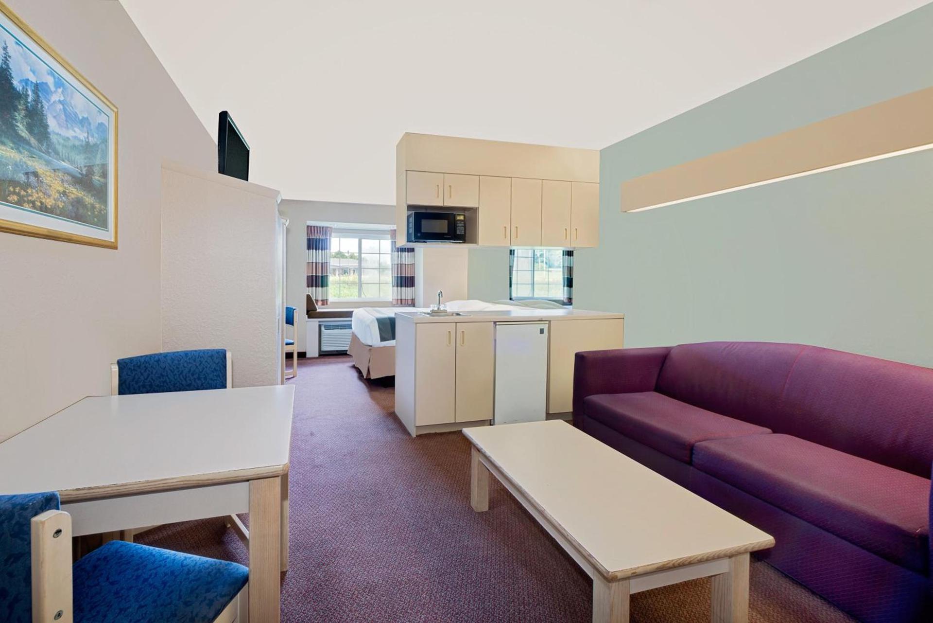 Microtel Inn & Suites by Wyndham Joplin photo 7