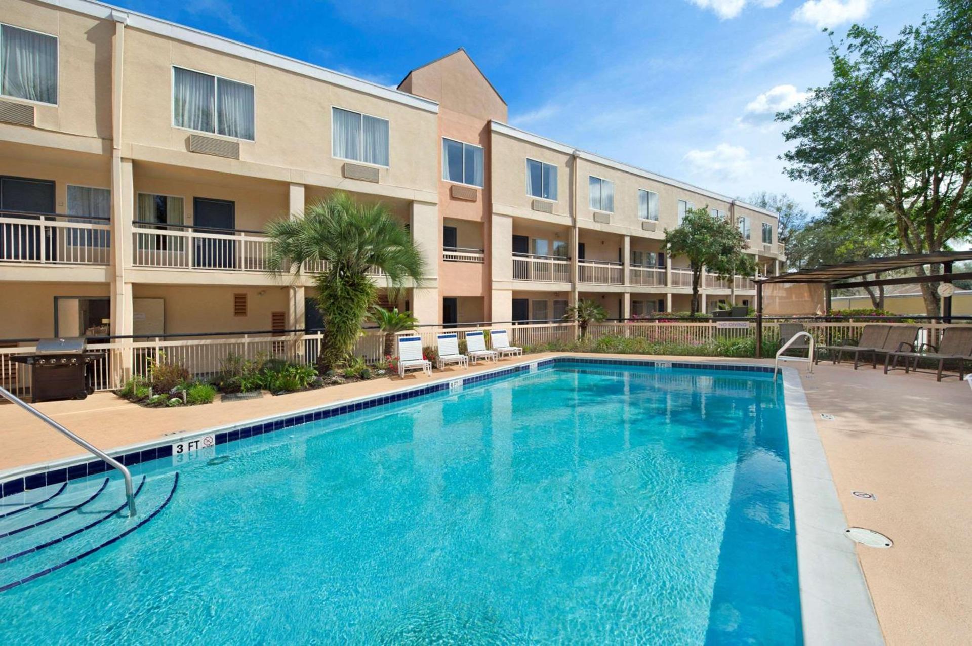 Baymont By Wyndham Gainesville I-75 photo 49