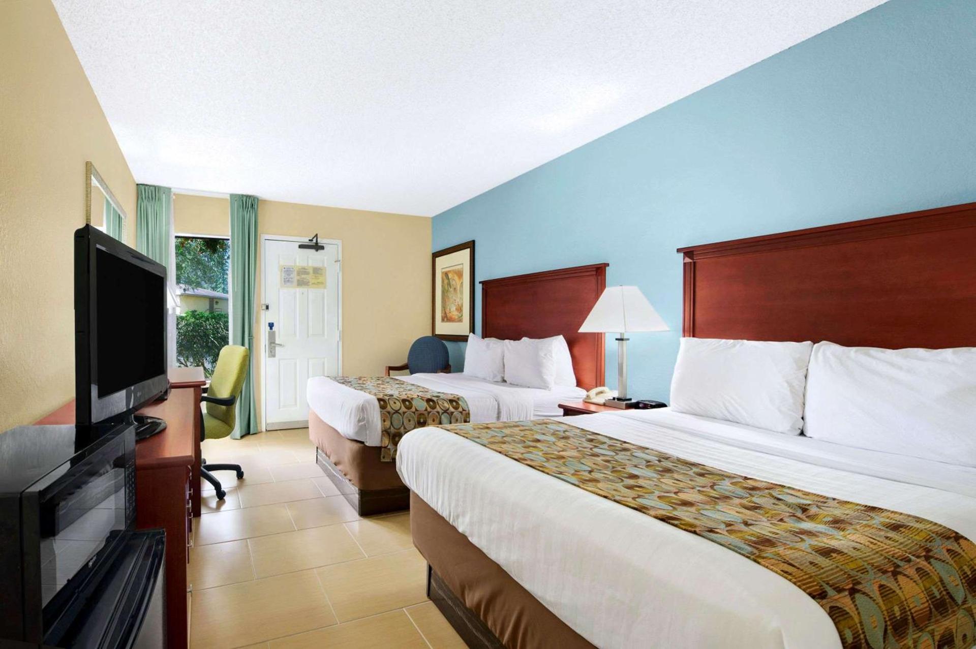 Baymont By Wyndham Gainesville I-75 photo 47