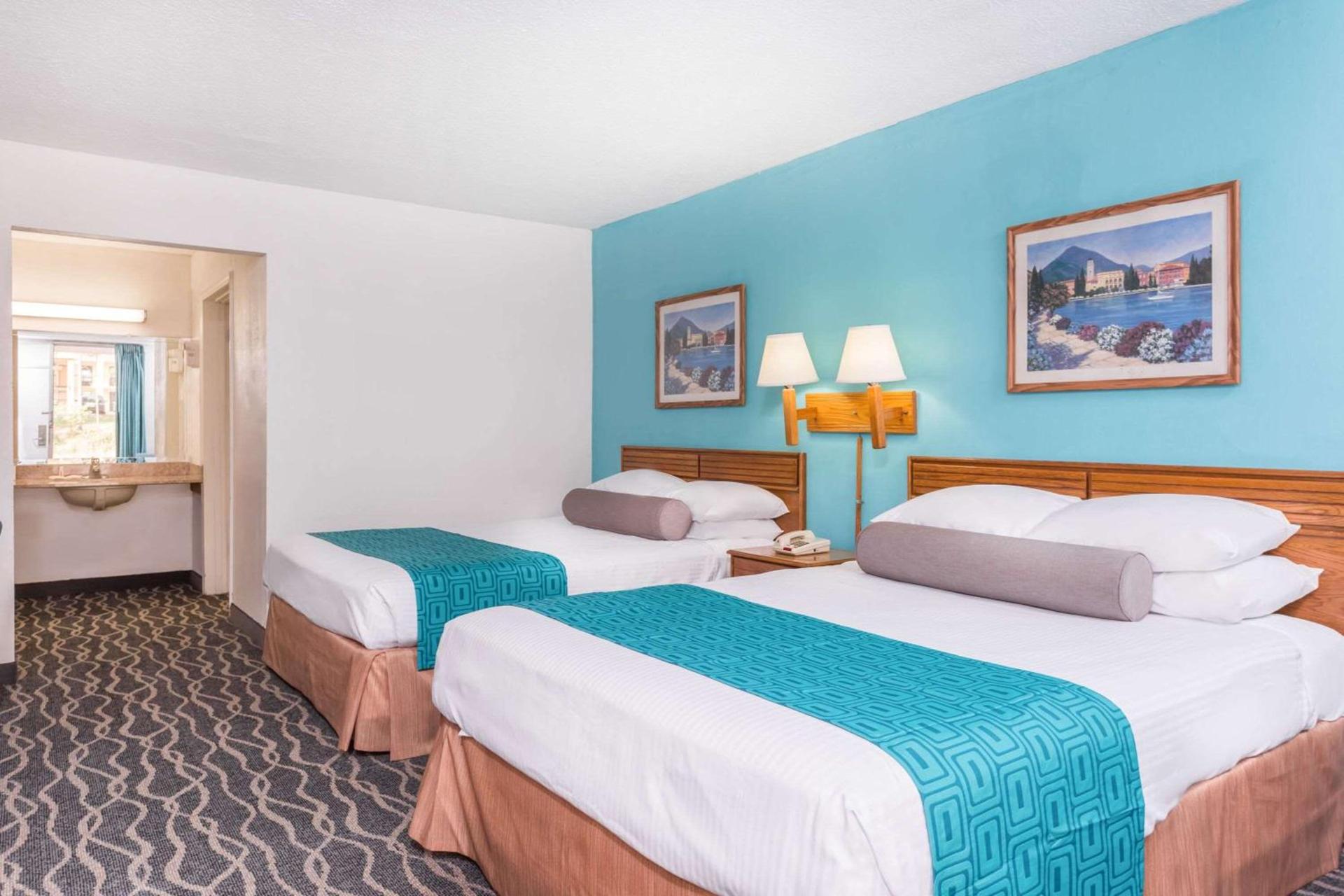 Howard Johnson by Wyndham Commerce GA photo 17