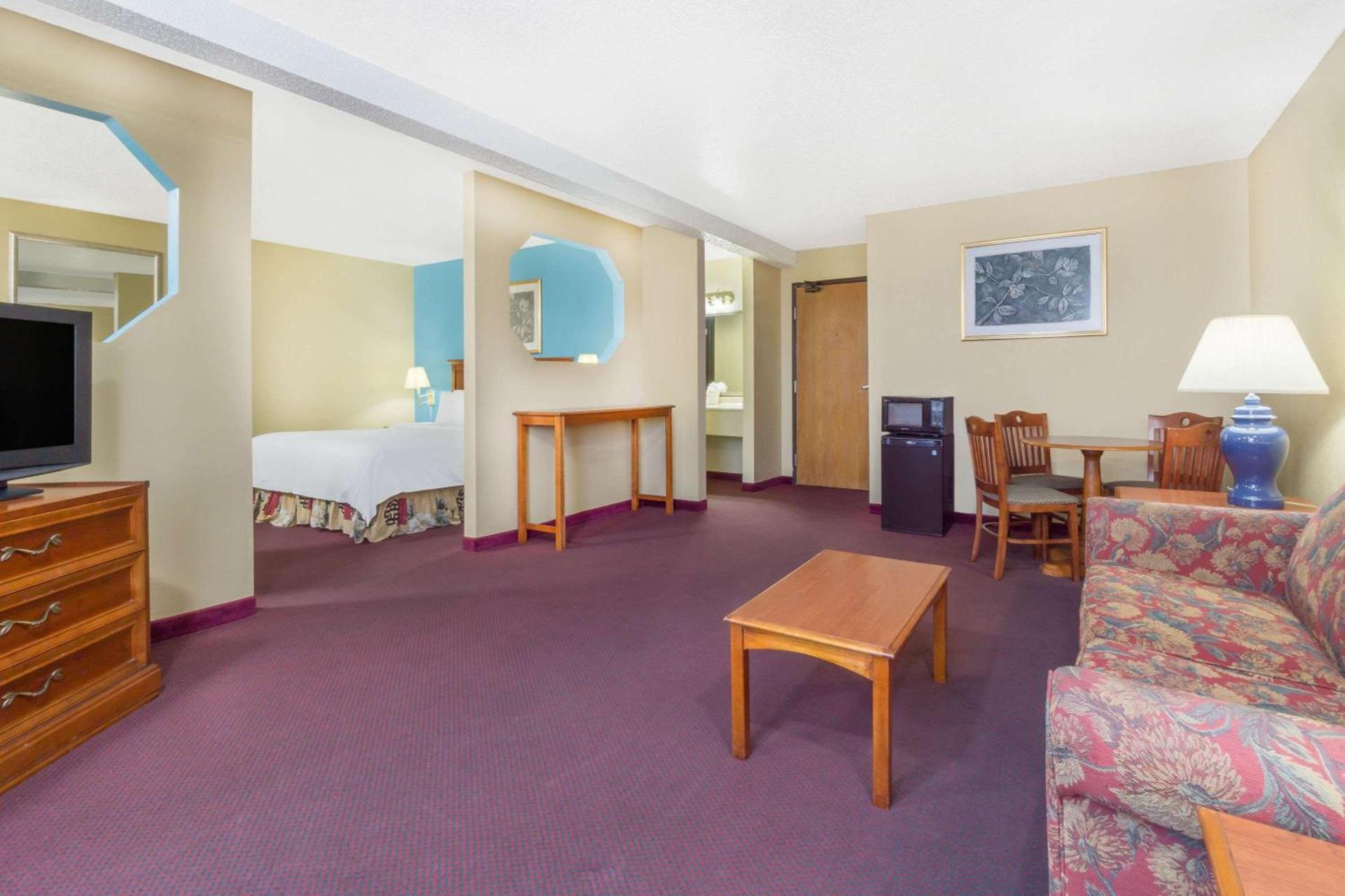 Baymont Inn & Suites by Wyndham Huber Heights Dayton Northeast photo 12
