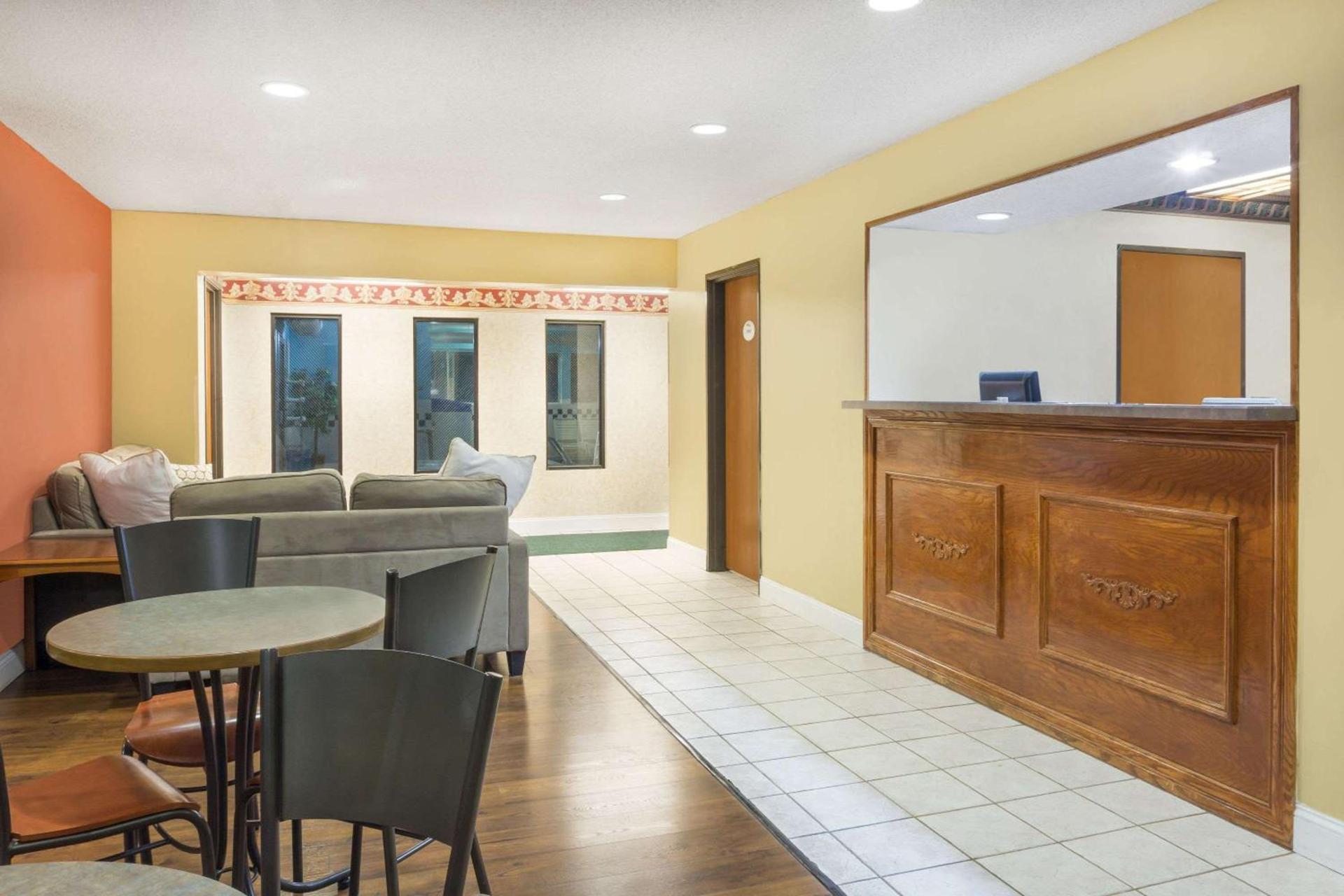 Baymont Inn & Suites by Wyndham Huber Heights Dayton Northeast photo 2