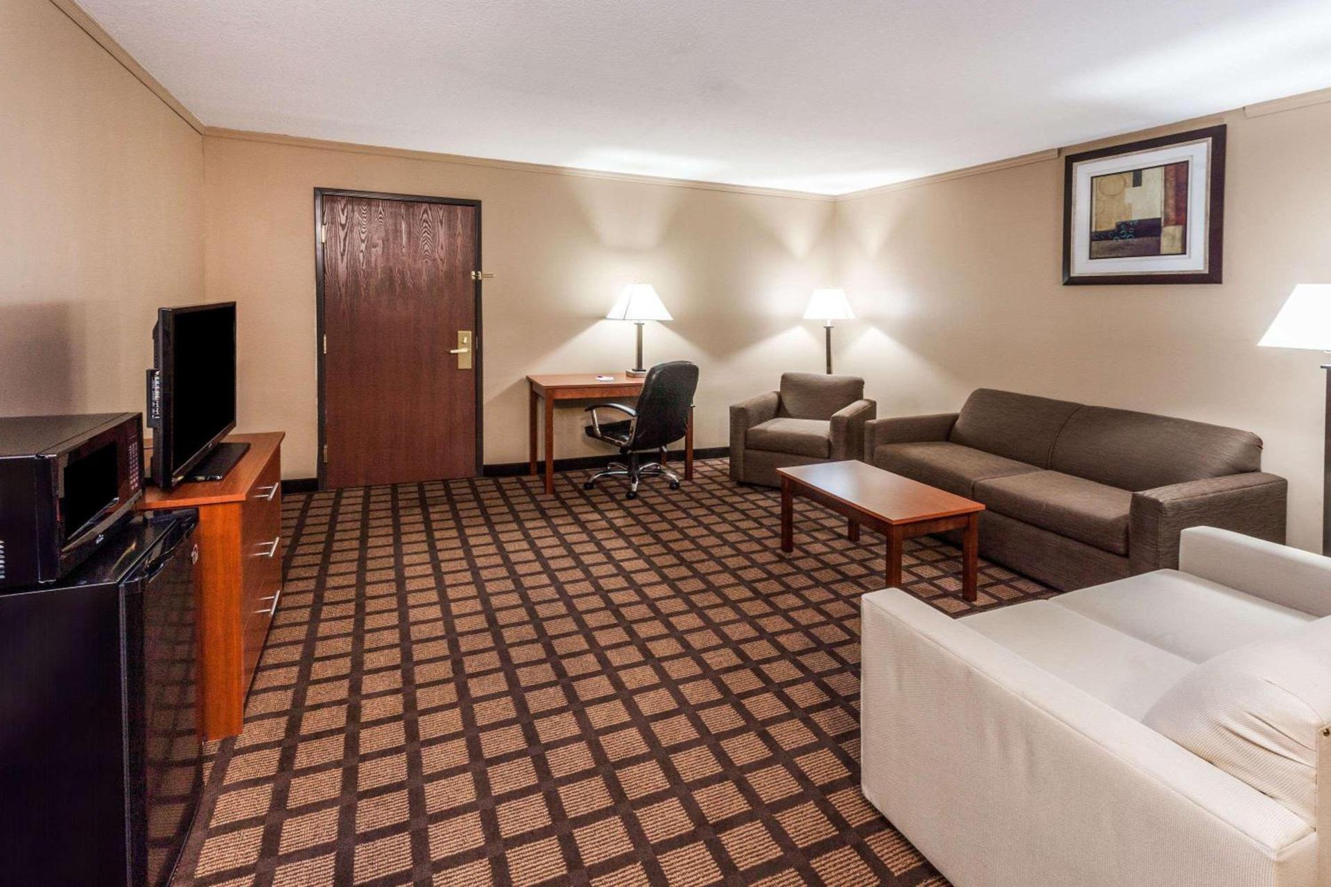 Baymont by Wyndham New Buffalo photo 11