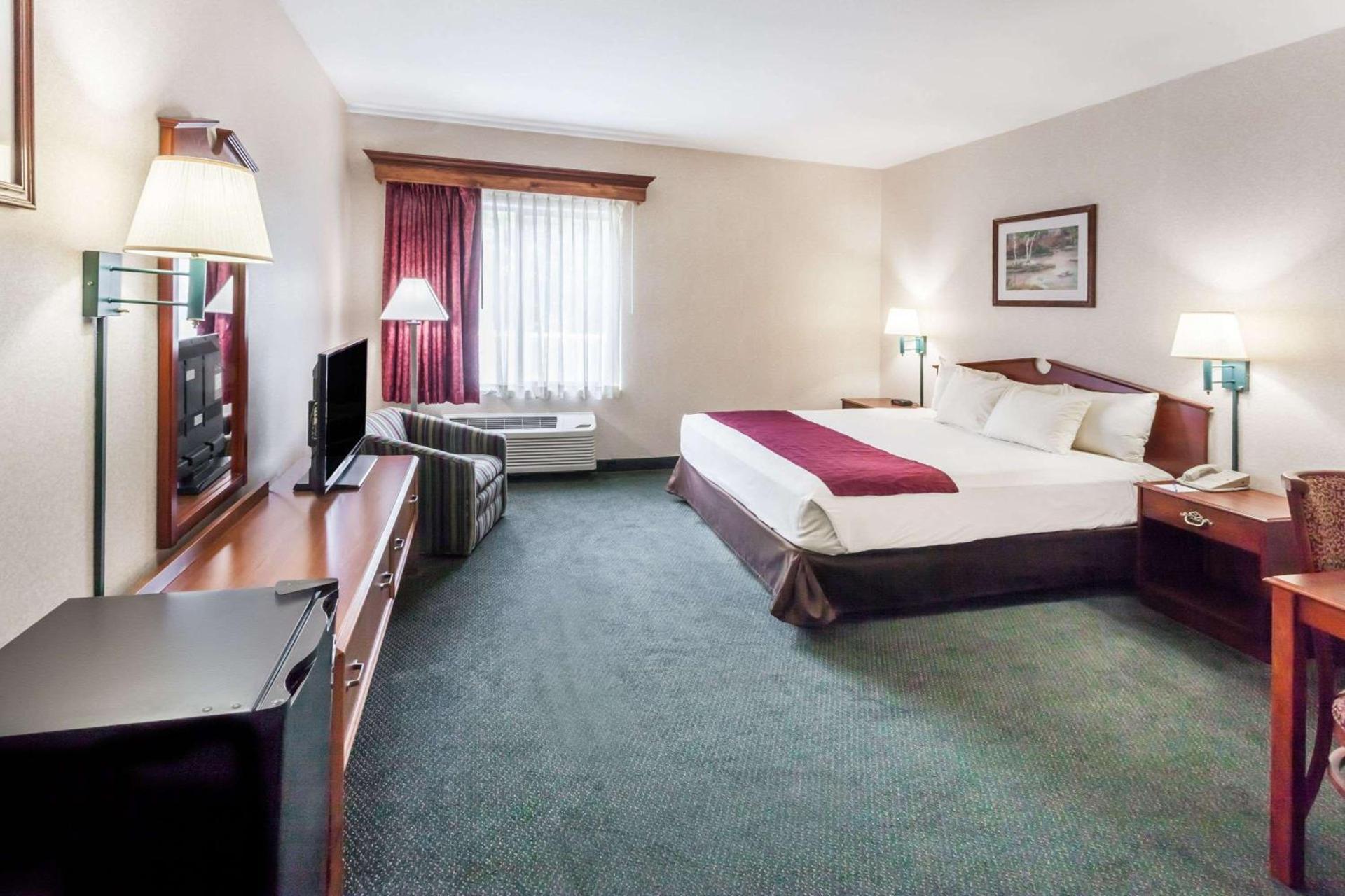 Baymont by Wyndham New Buffalo photo 5