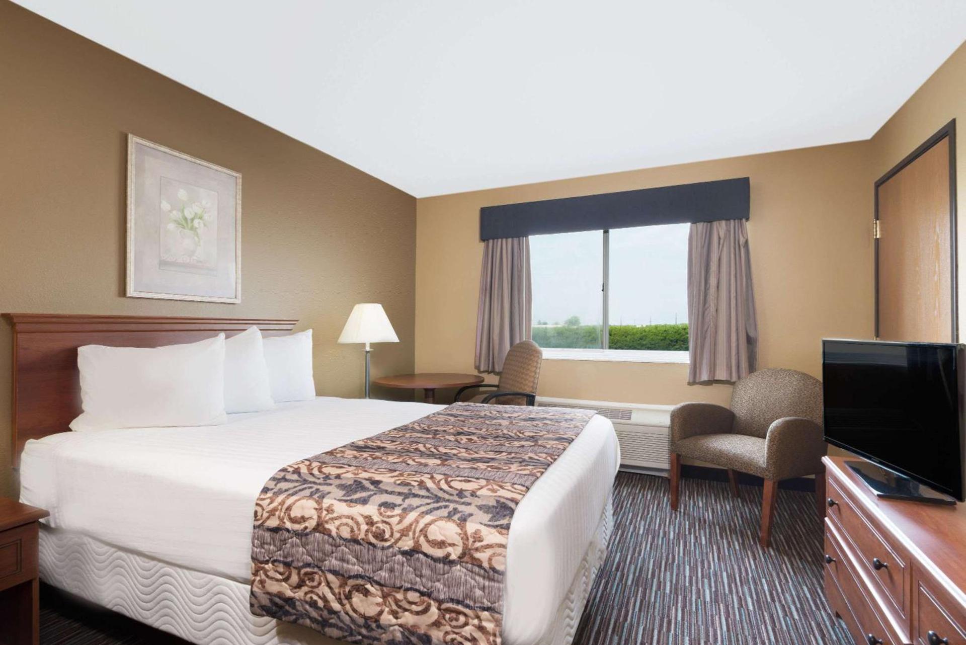Baymont by Wyndham Columbus/Rickenbacker photo 5