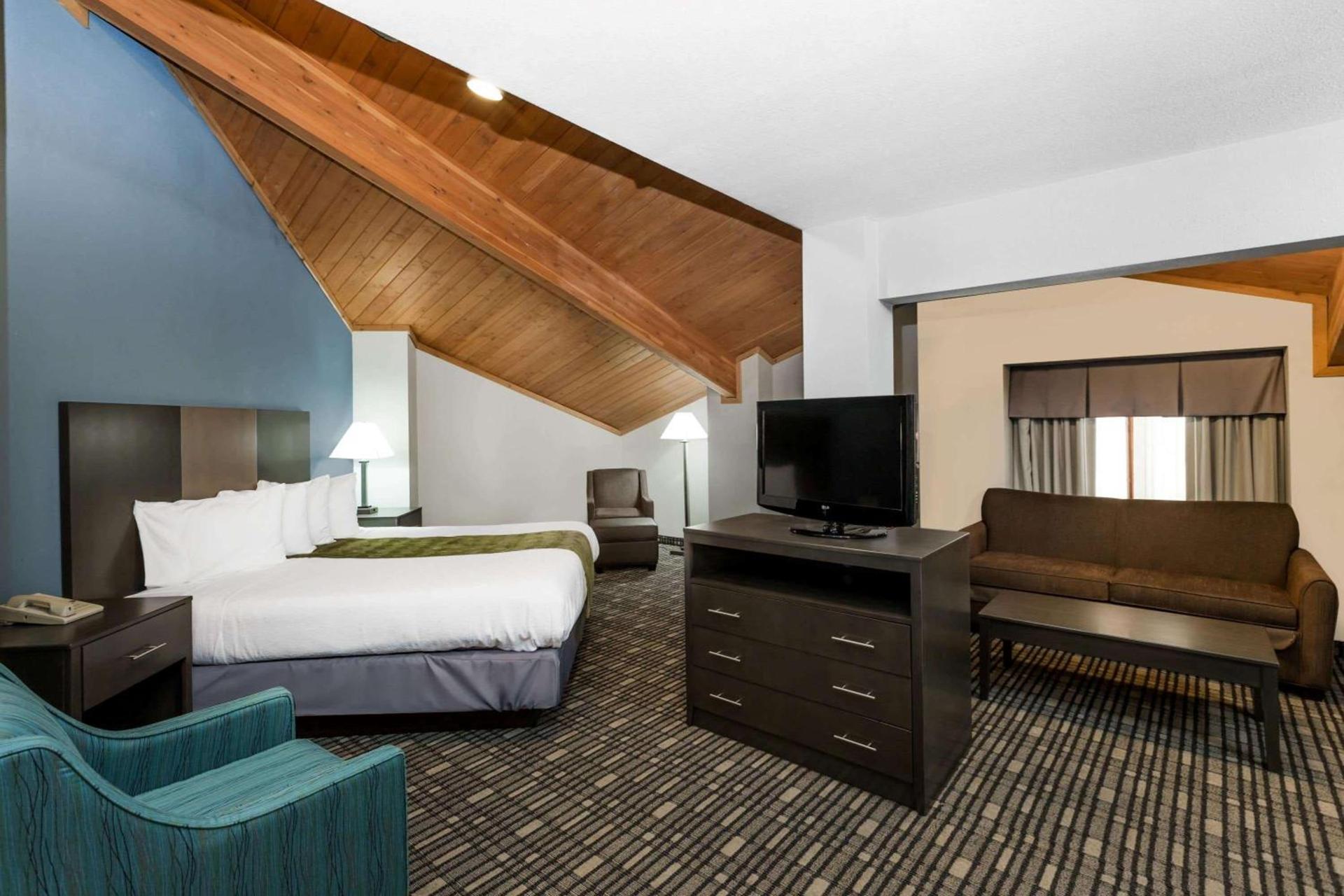 Baymont by Wyndham Pella photo 45