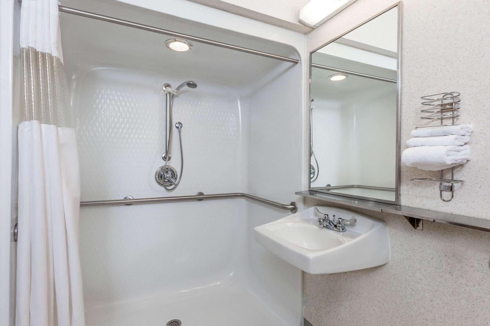 Baymont by Wyndham Howell/Brighton photo 14