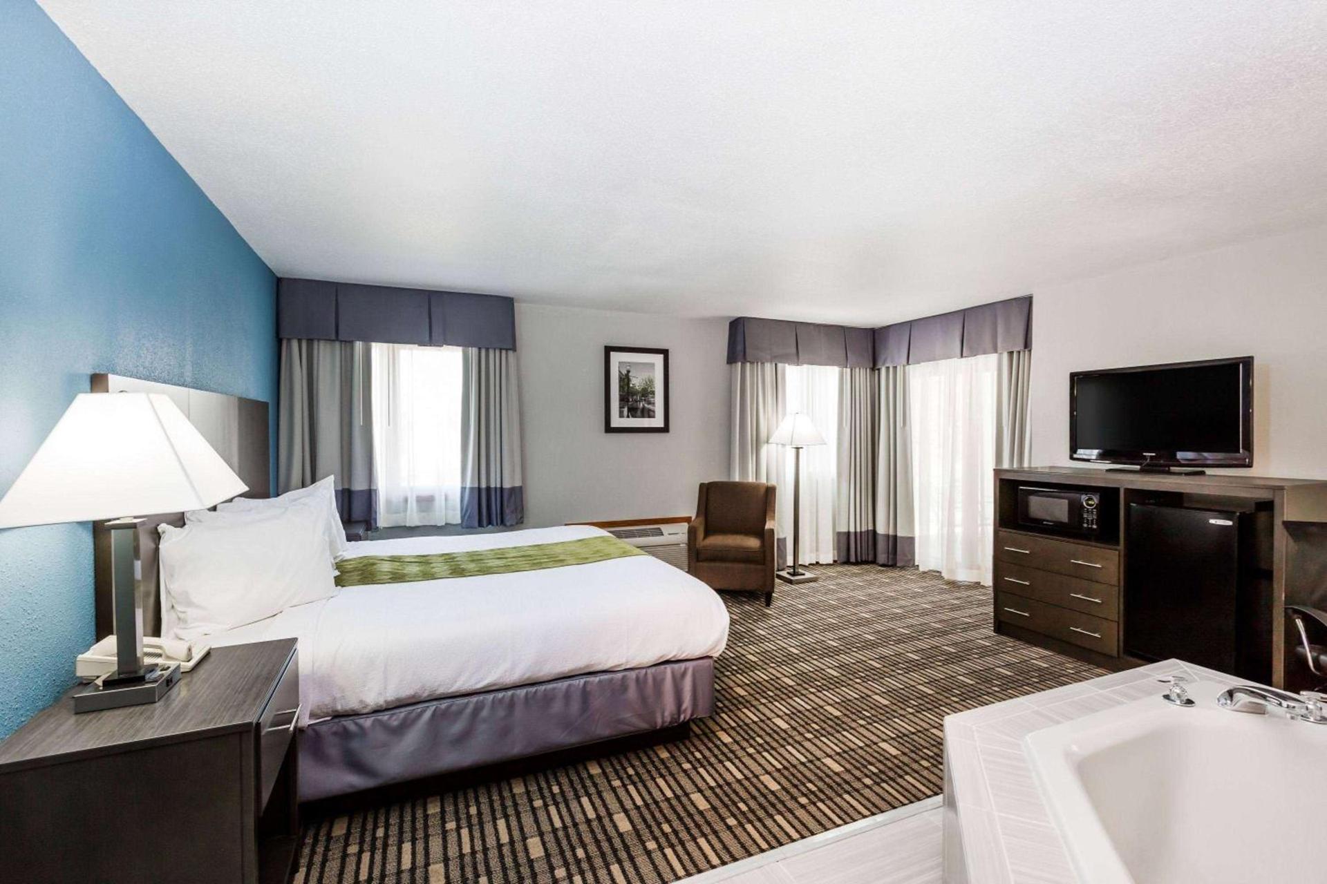 Baymont by Wyndham Pella photo 42