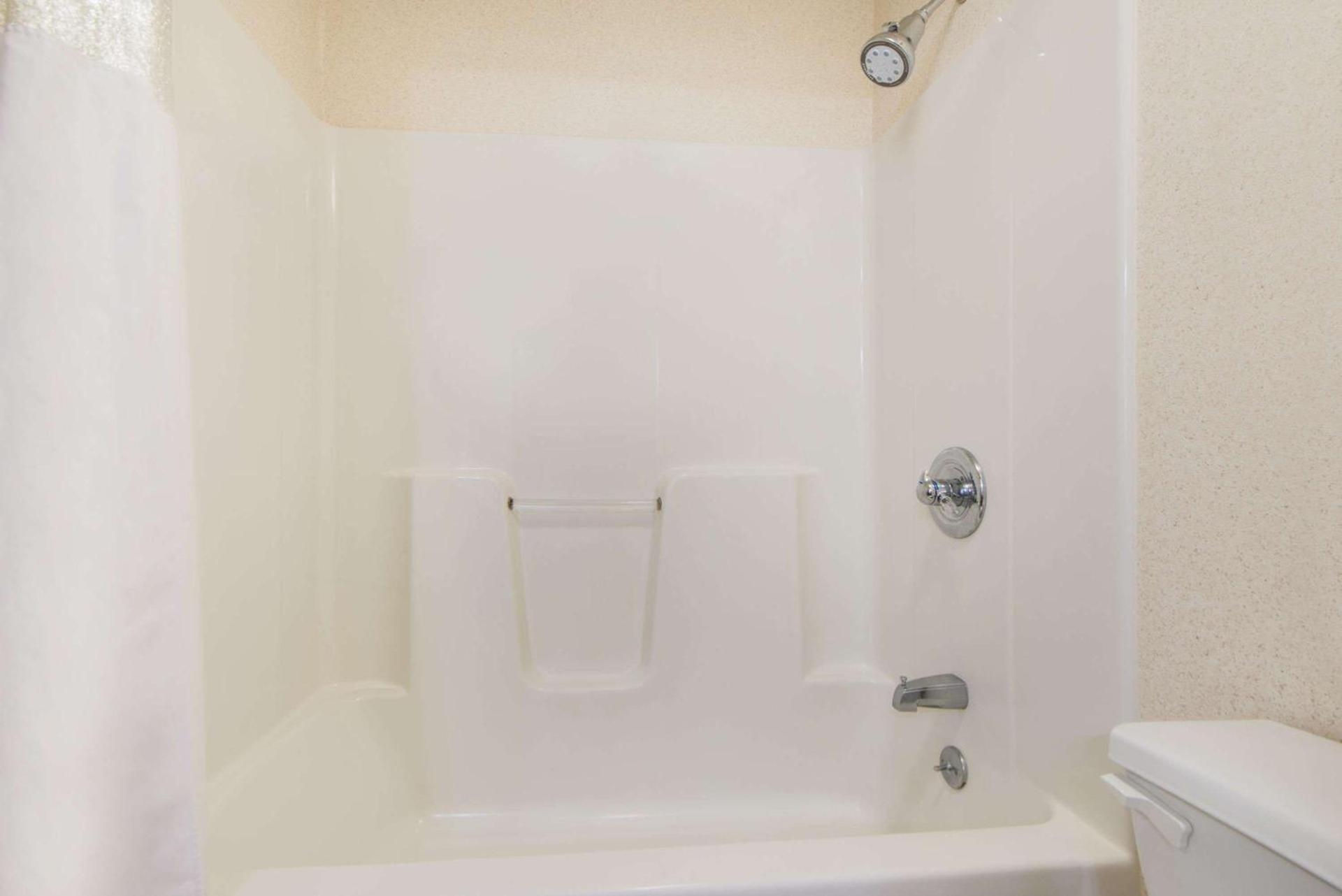 Baymont by Wyndham Pella photo 40