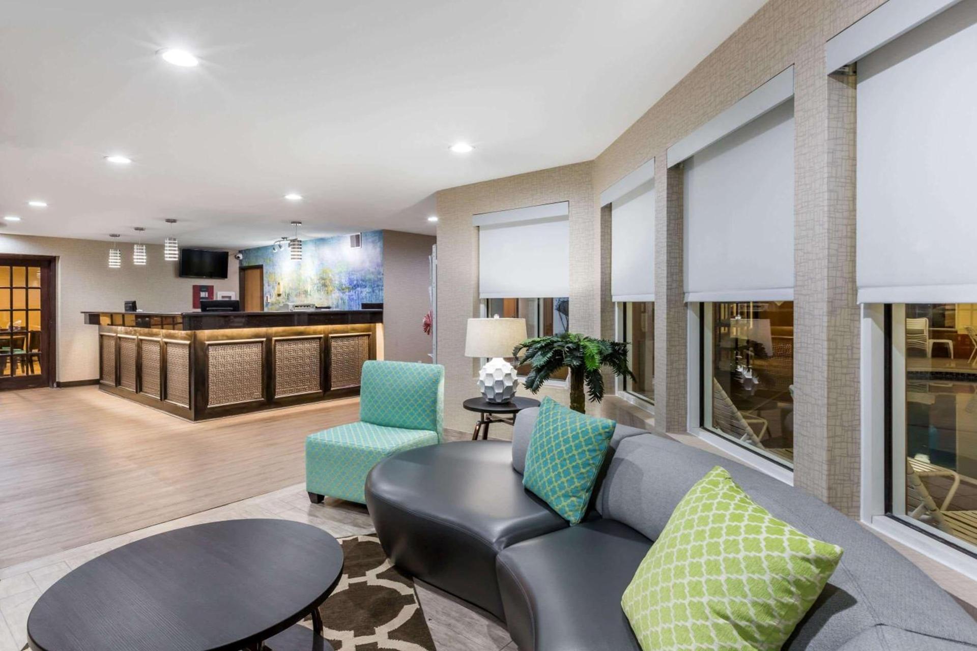 Baymont by Wyndham Pella photo 2