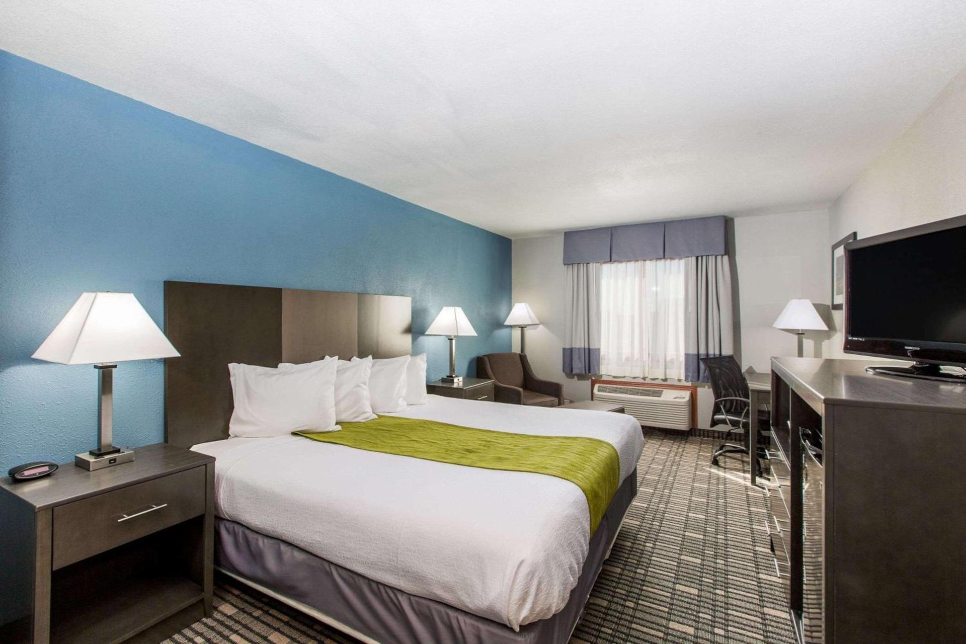 Baymont by Wyndham Pella photo 38