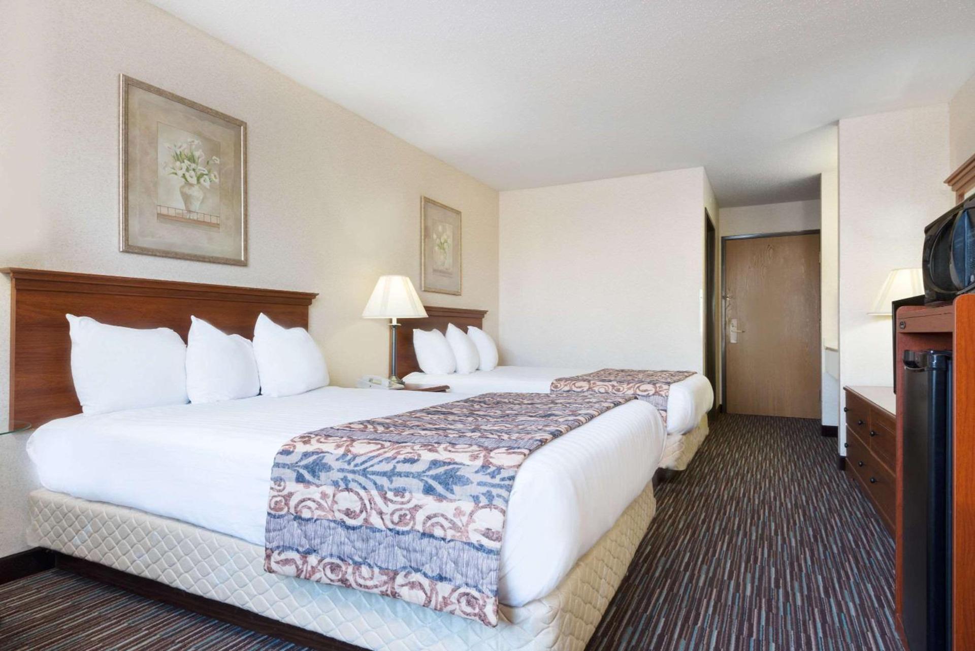 Baymont by Wyndham Columbus/Rickenbacker photo 6