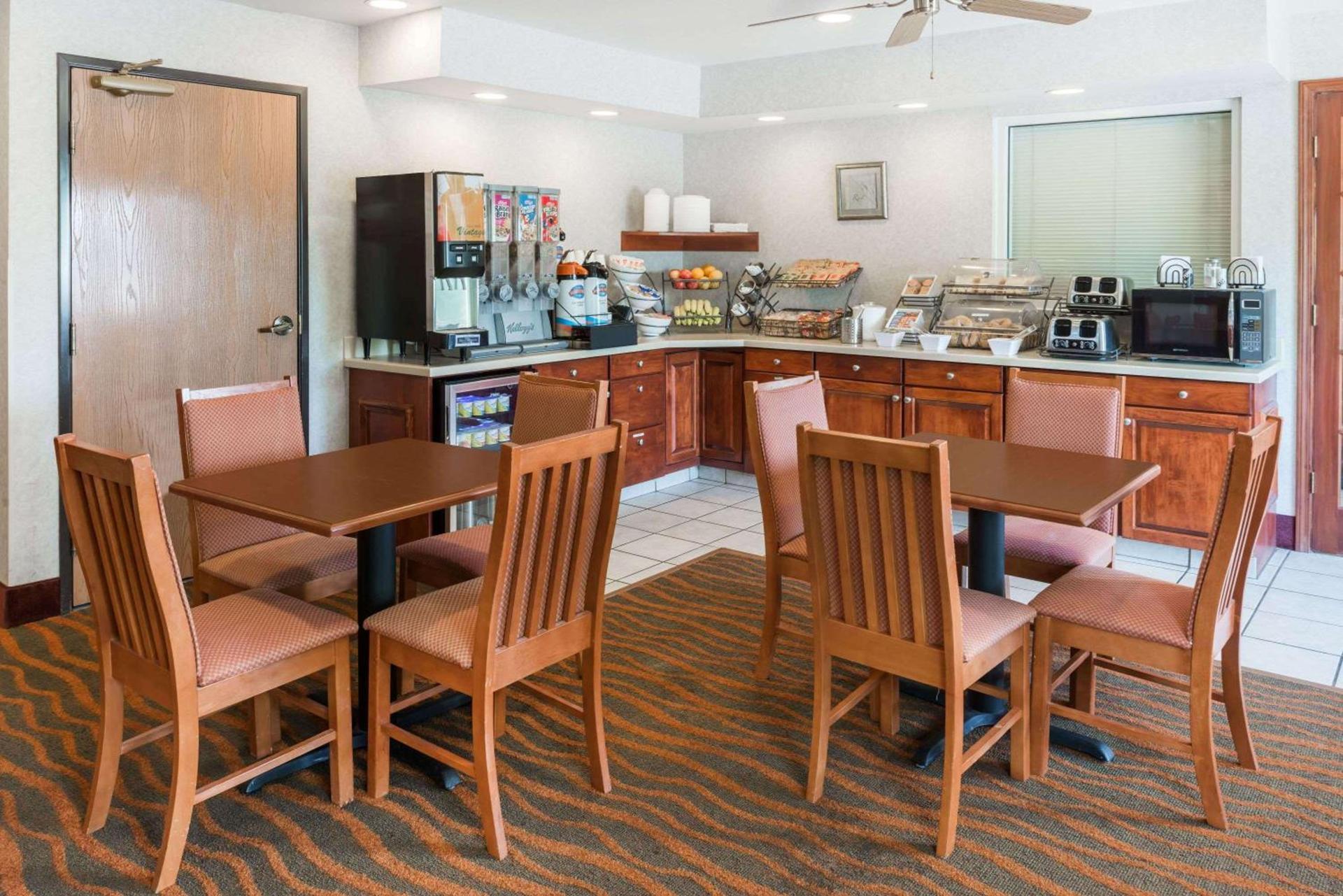Baymont by Wyndham Rolla photo 6