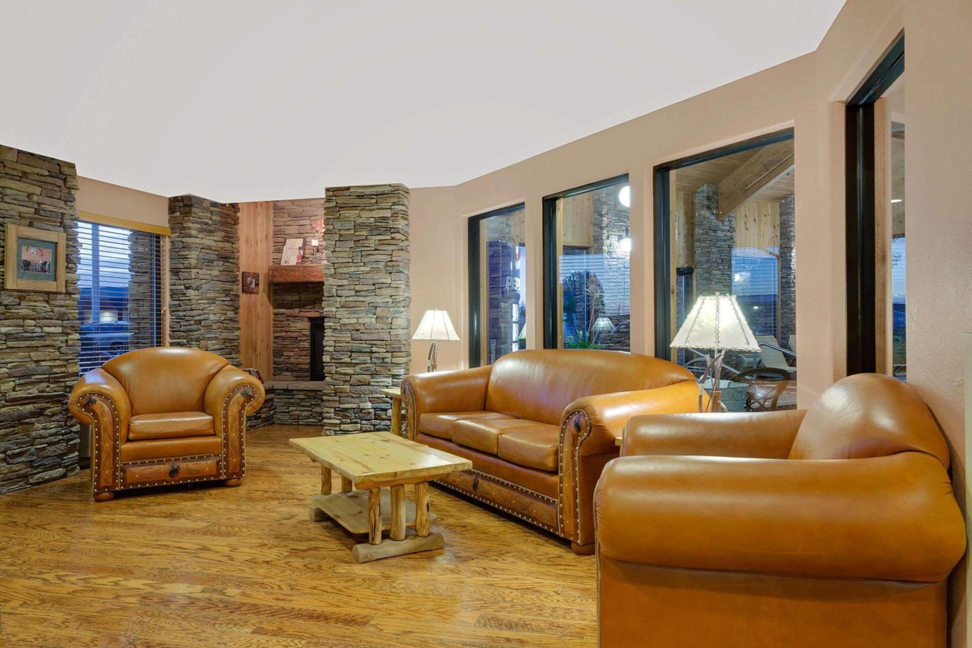Pinedale Hotel & Suites photo 22