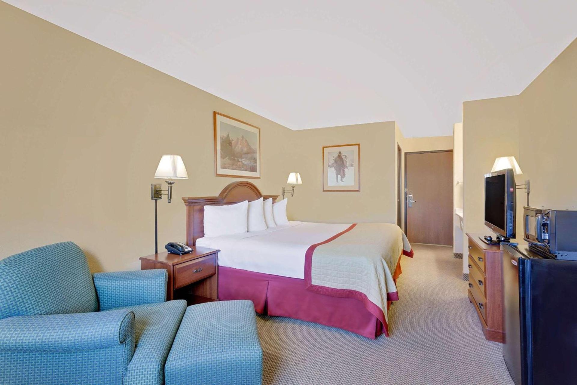 Pinedale Hotel & Suites photo 19