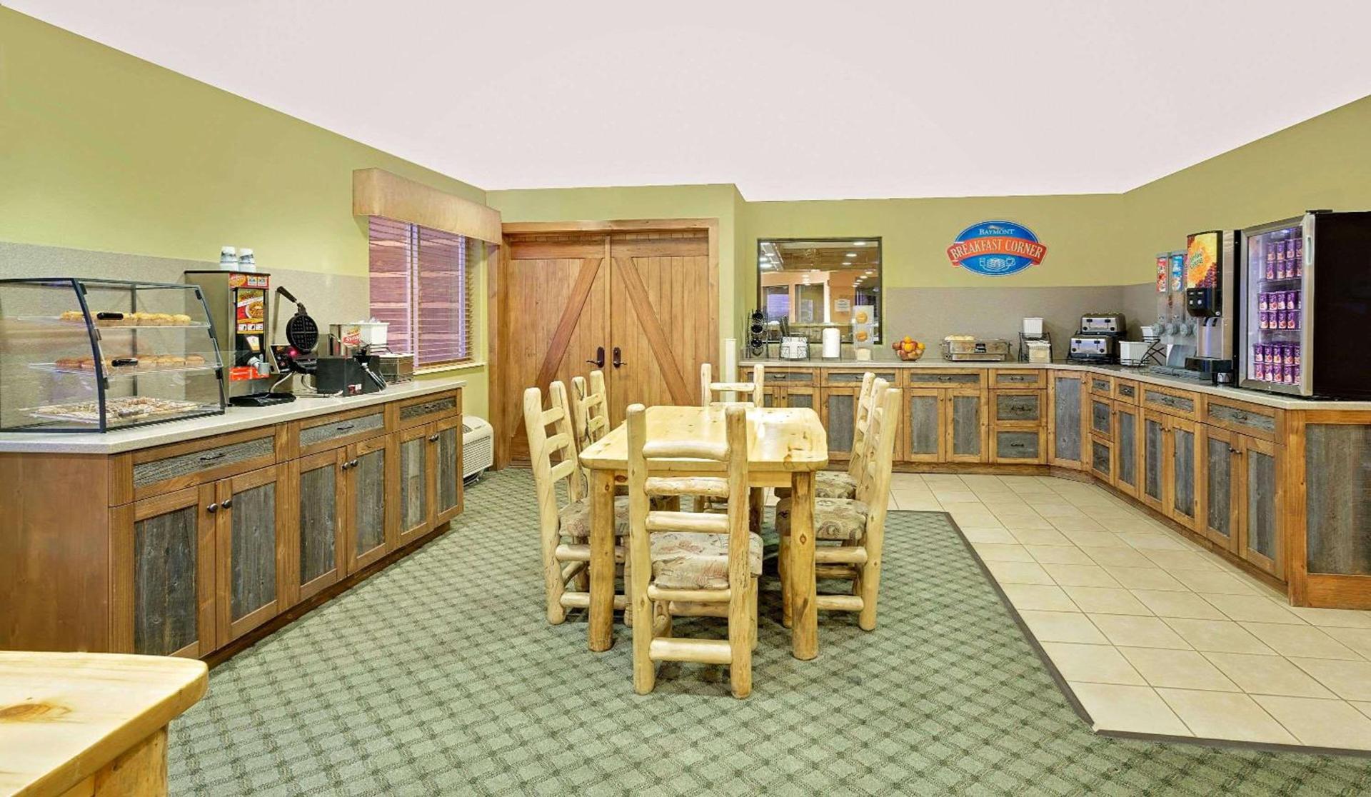 Pinedale Hotel & Suites photo 18