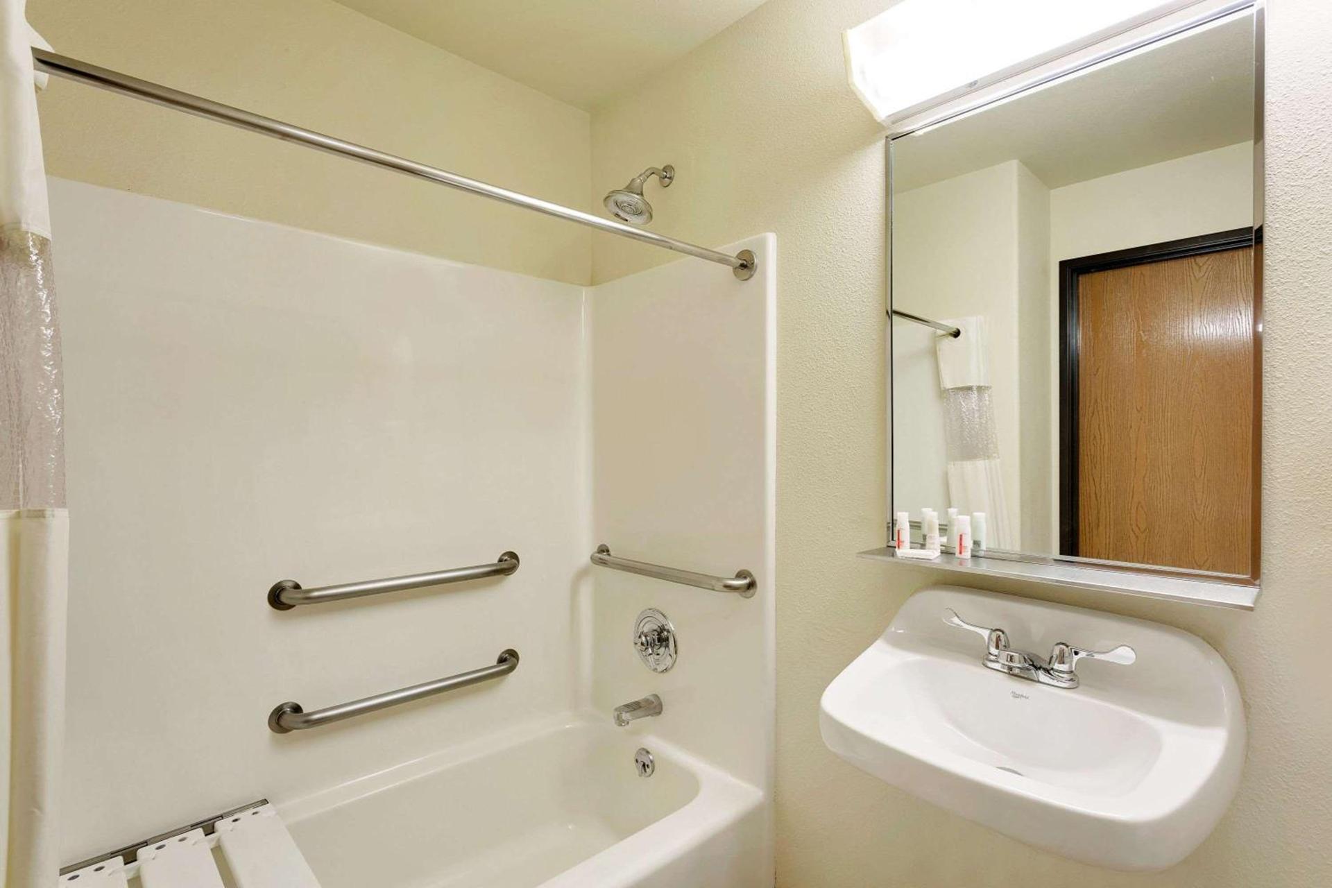 Pinedale Hotel & Suites photo 17