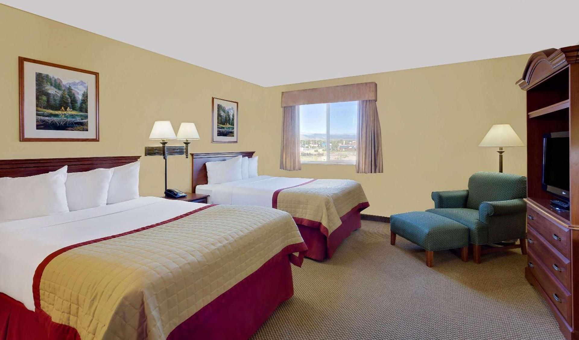 Pinedale Hotel & Suites photo 16