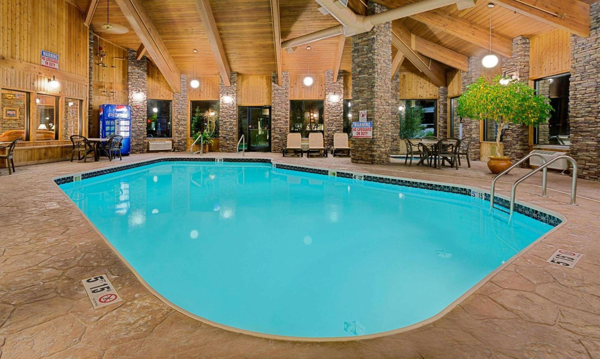 Pinedale Hotel & Suites photo 11