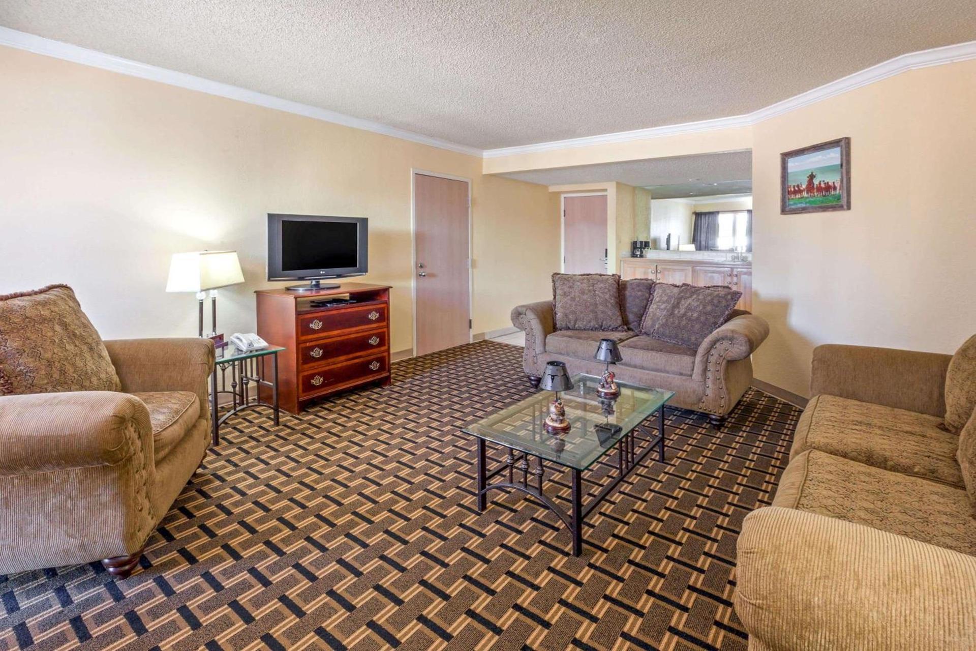 Extend-a-Suites - Extended Stay, I-40 Amarillo West photo 52